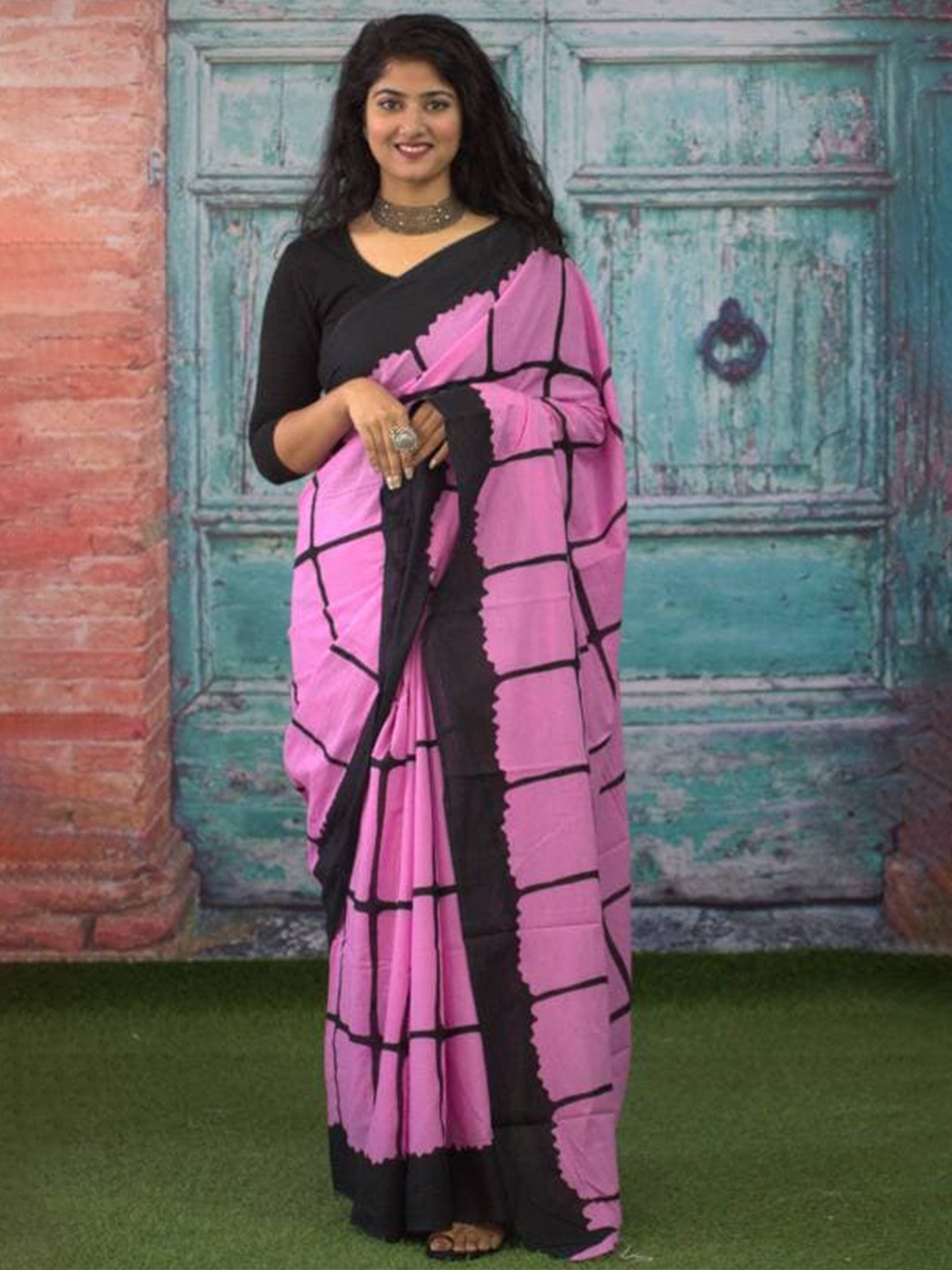 

NIKHILAM Checked Printed Mulmul Cotton Bagru Saree, Pink