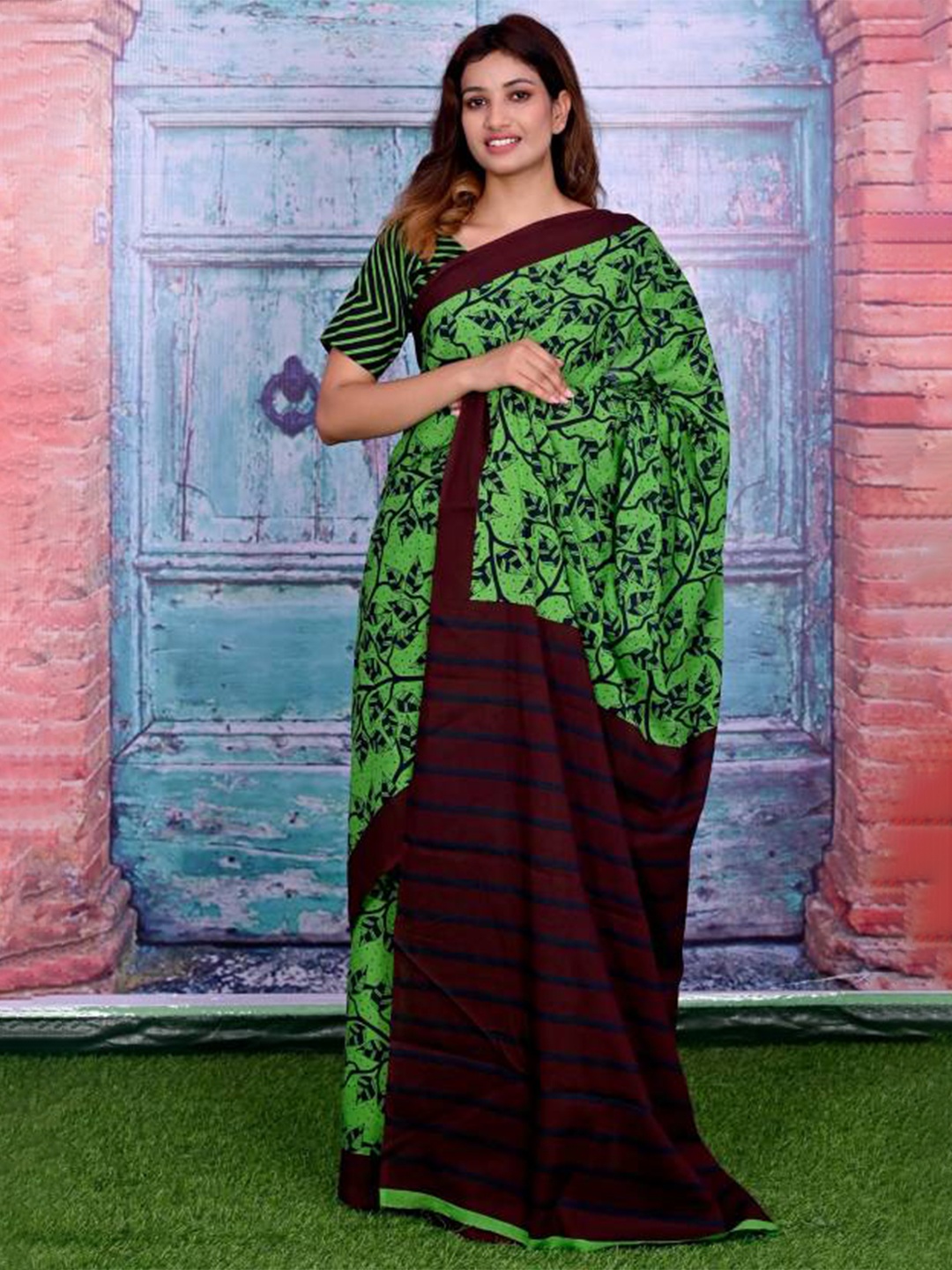 

NIKHILAM Floral Printed Mulmul Cotton Bagru Saree, Green