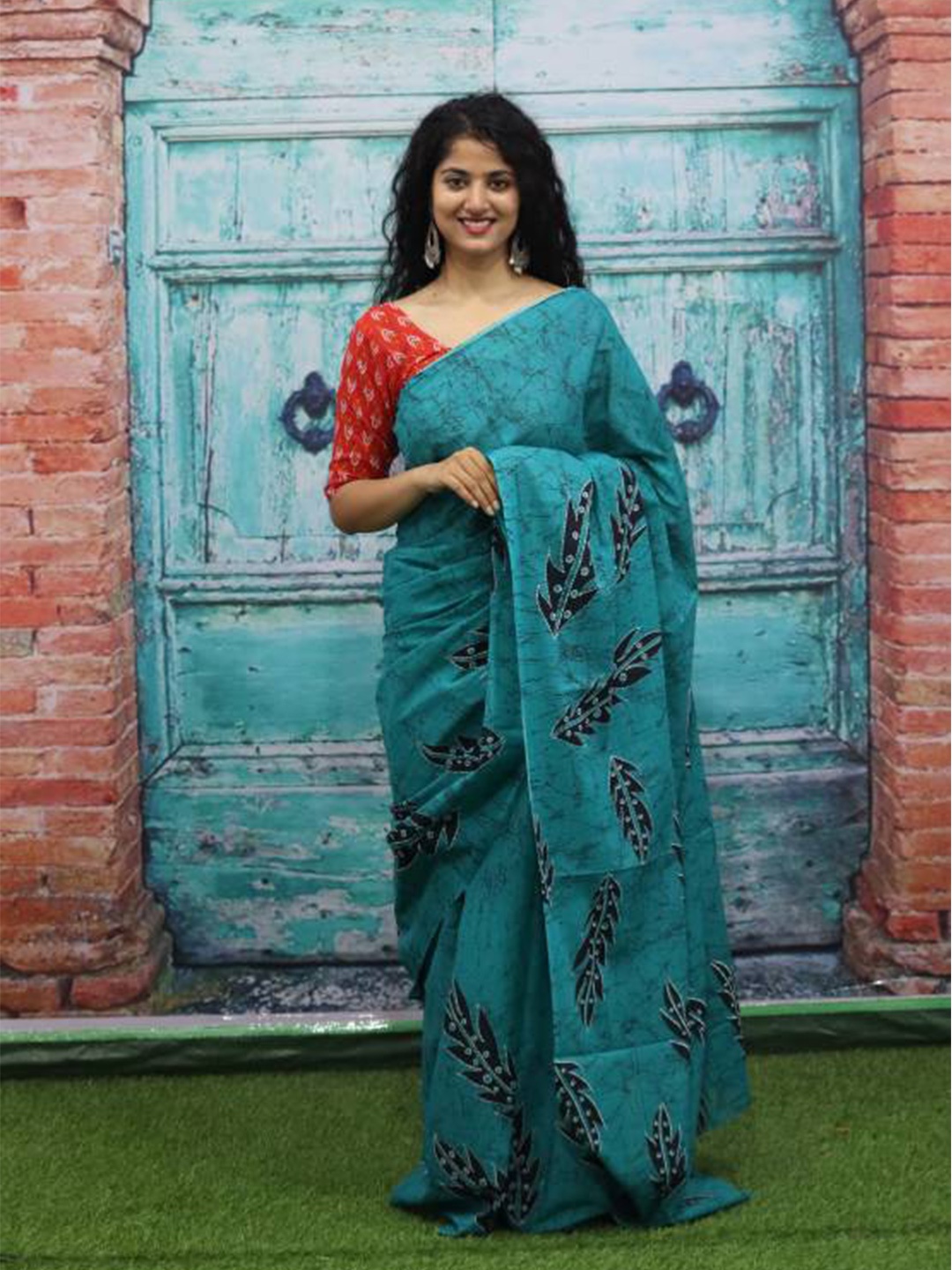 

NIKHILAM Batik Pure Cotton Bandhani Saree, Blue