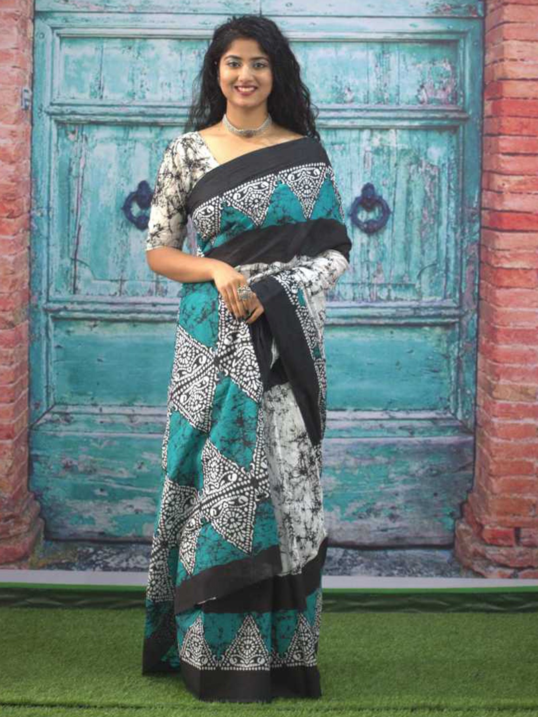 

NIKHILAM Ethnic Print Pure Cotton Block Print Saree, White