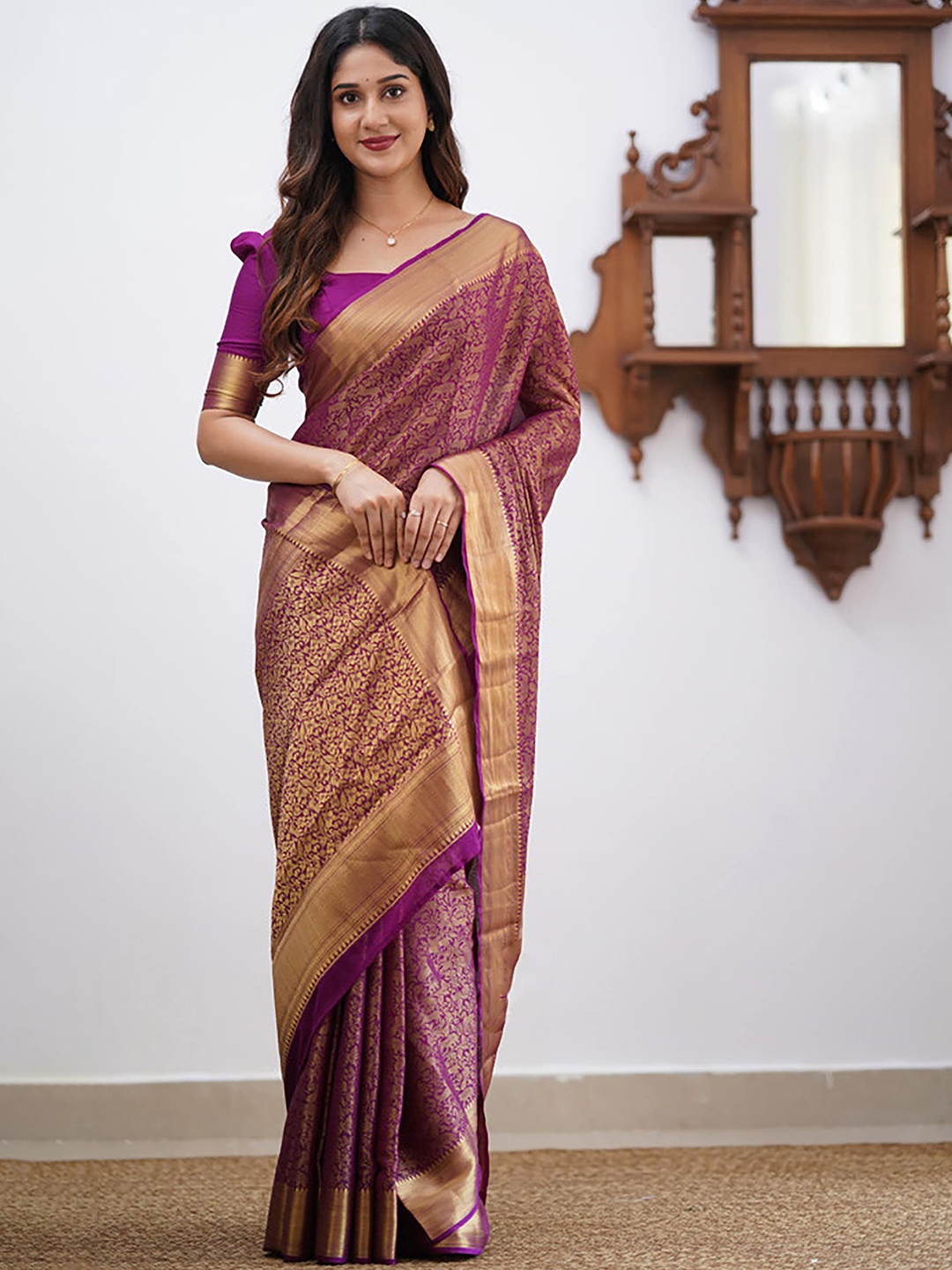 

Aldwych Woven Design Floral Zari Banarasi Saree, Purple