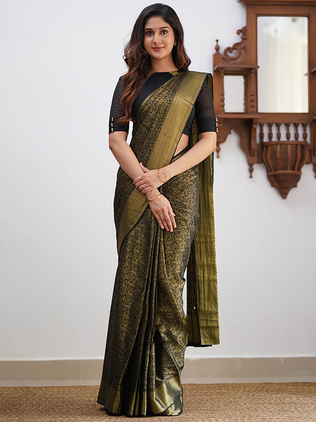 

Aldwych Woven Design Floral Zari Banarasi Saree, Black