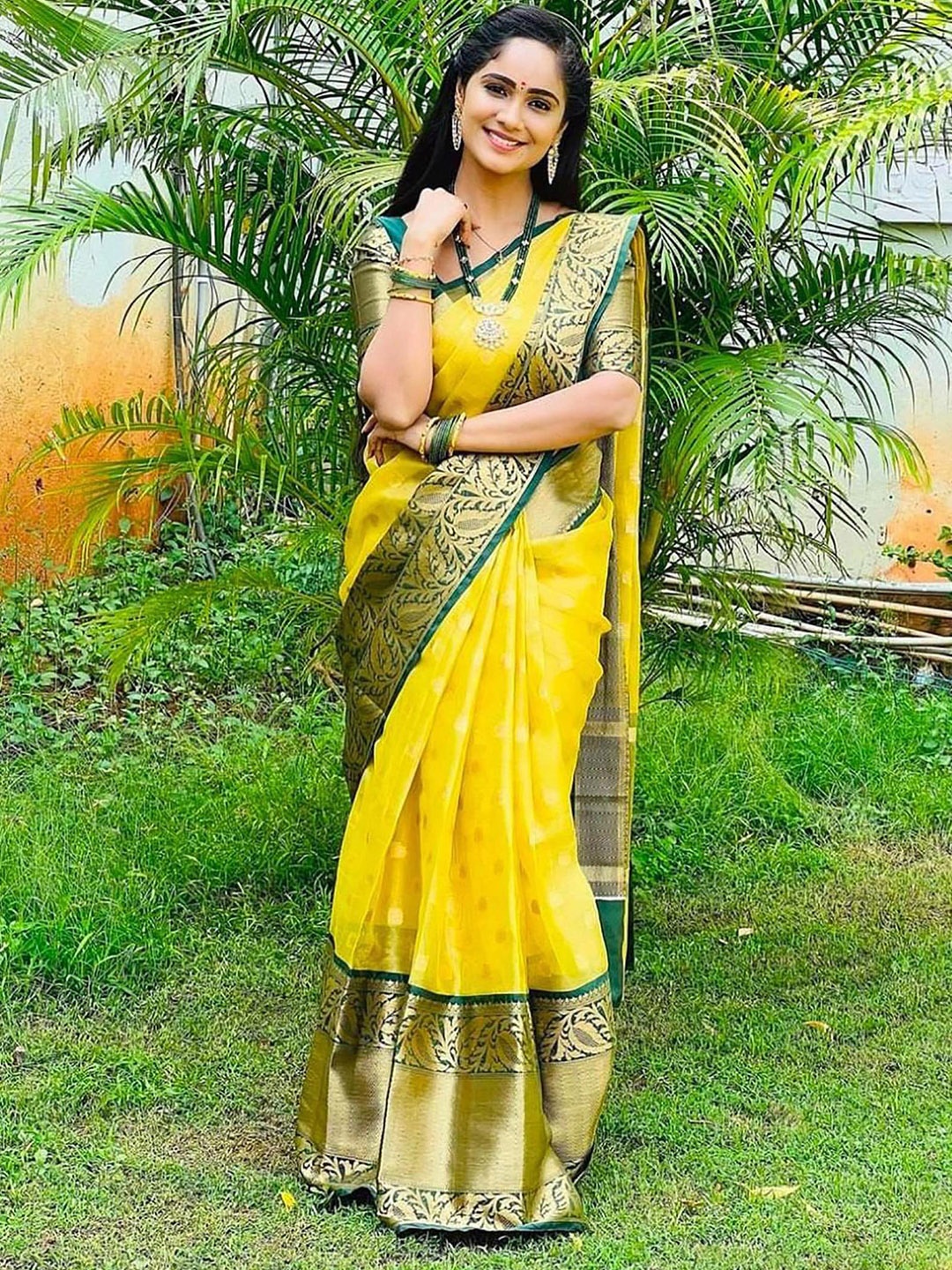 

Aldwych Woven Design Ethnic Motifs Zari Banarasi Saree, Yellow
