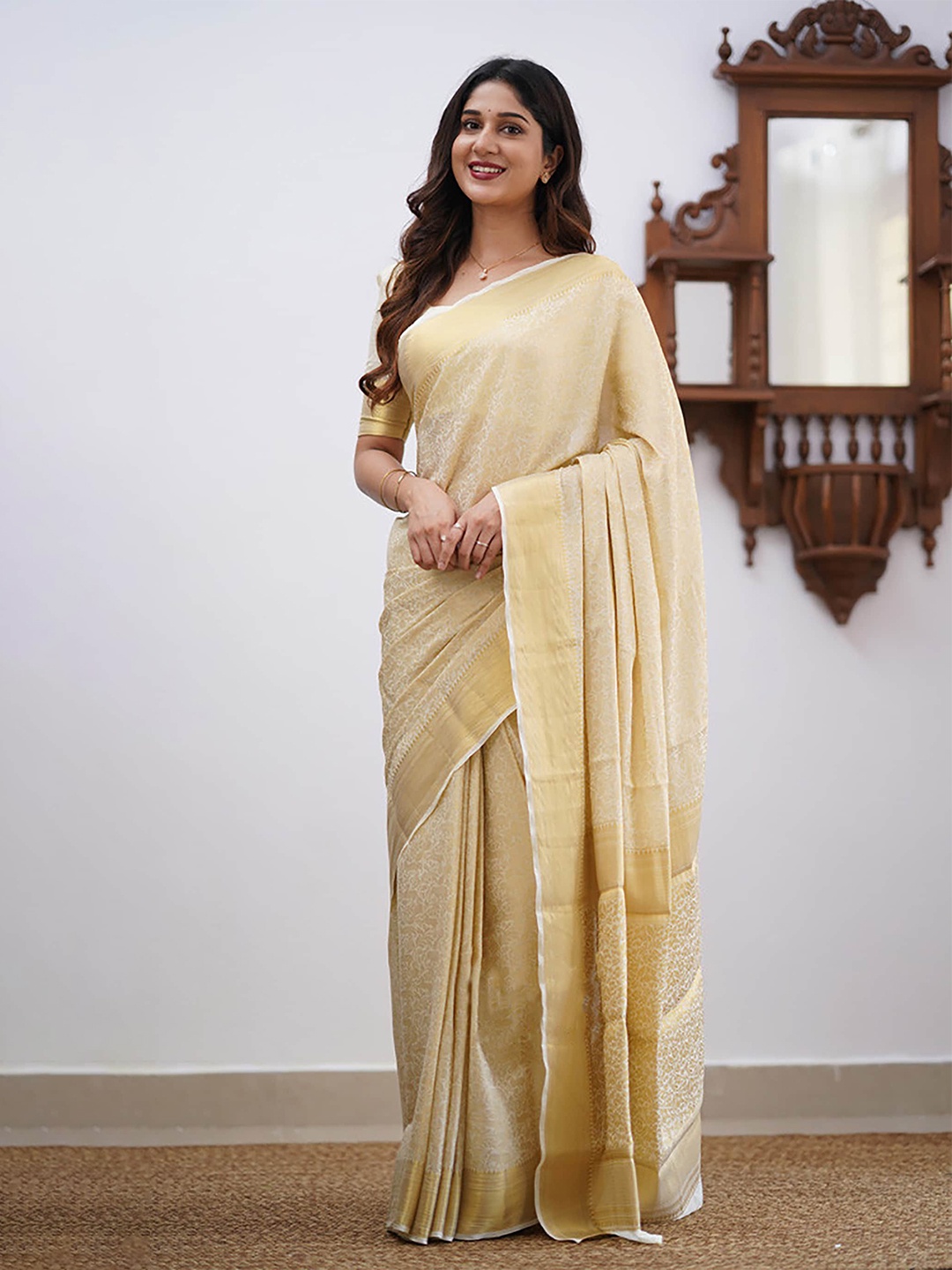 

Aldwych Woven Design Floral Zari Banarasi Saree, Beige
