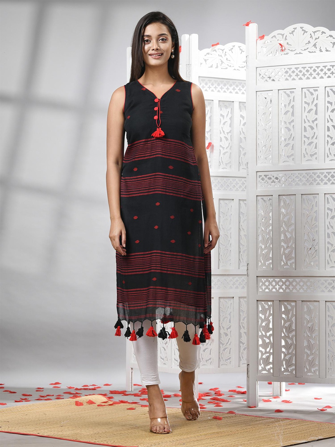 

Angoshobha Woven Design Pure Cotton V-Neck Kurta, Black