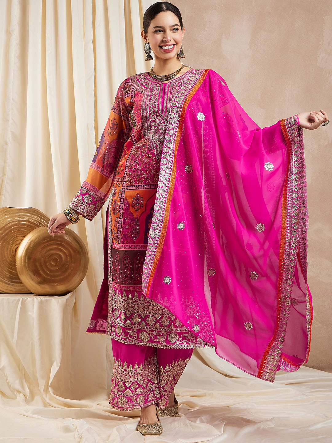 

KAVINDI Ethnic Motifs Embroidered Regular Beads and Stones Kurta Set, Pink