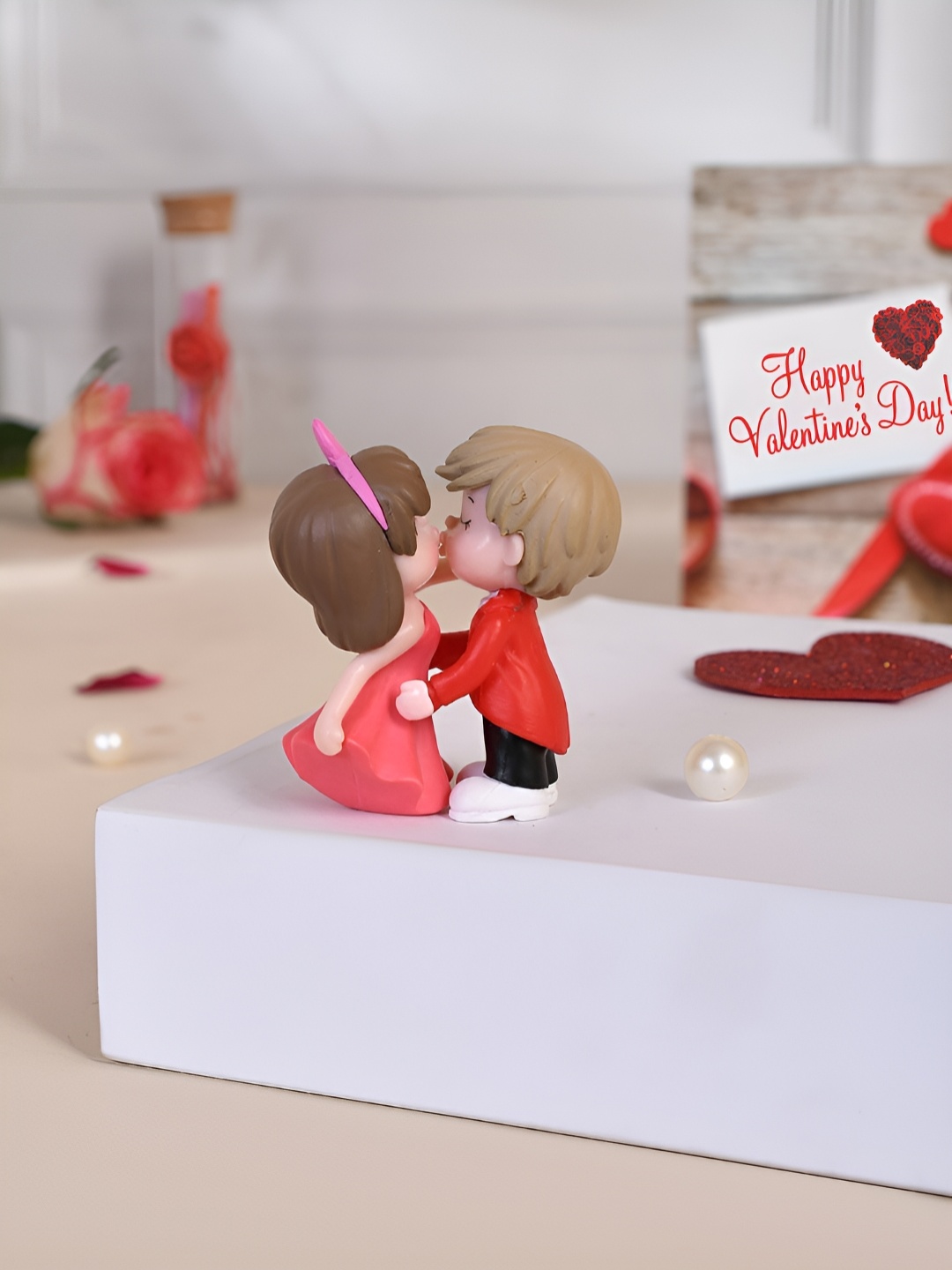 

TAYHAA Red & Black Love Kiss Romantic Couple Figurine Showpiece