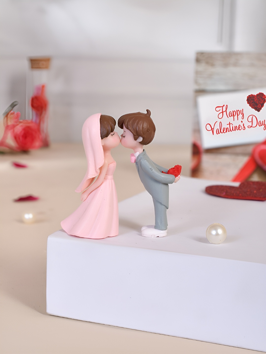 

TAYHAA Grey & Pink Romantic Couple Figurine Showpiece