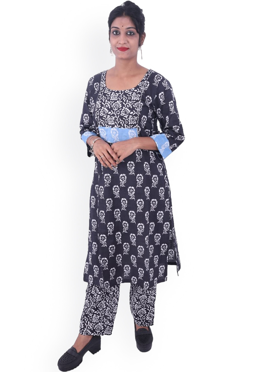 

WEAVERS SAGA Paisley Printed Round Neck Straight Kurta With Trouser, Black