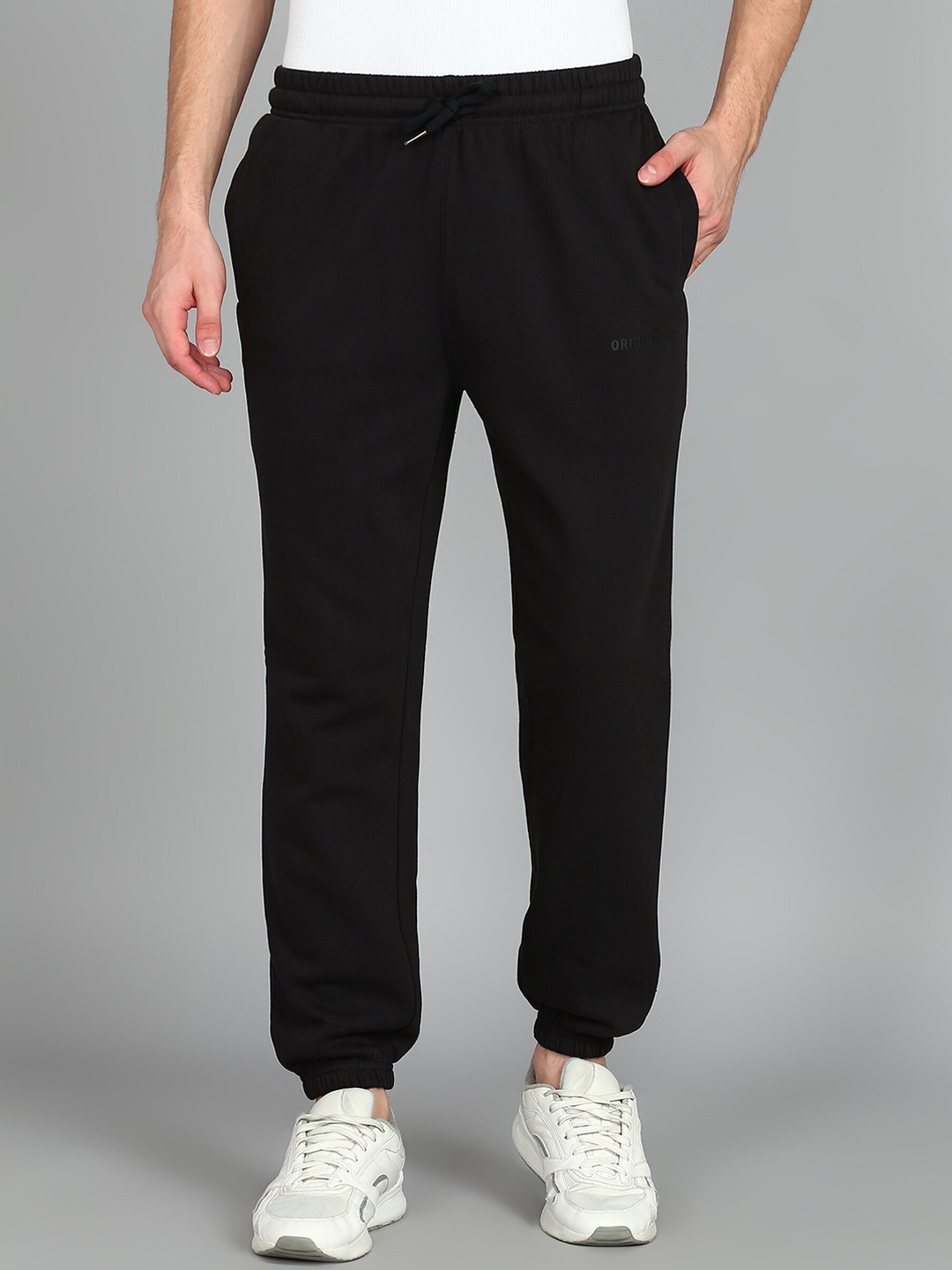 

Alan Jones Men Mid-Rise Sports Jogger, Black