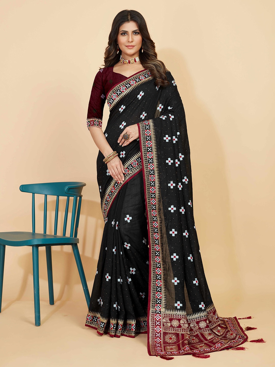 

Kasak Geometric Woven Design Zari Pochampally Saree, Black