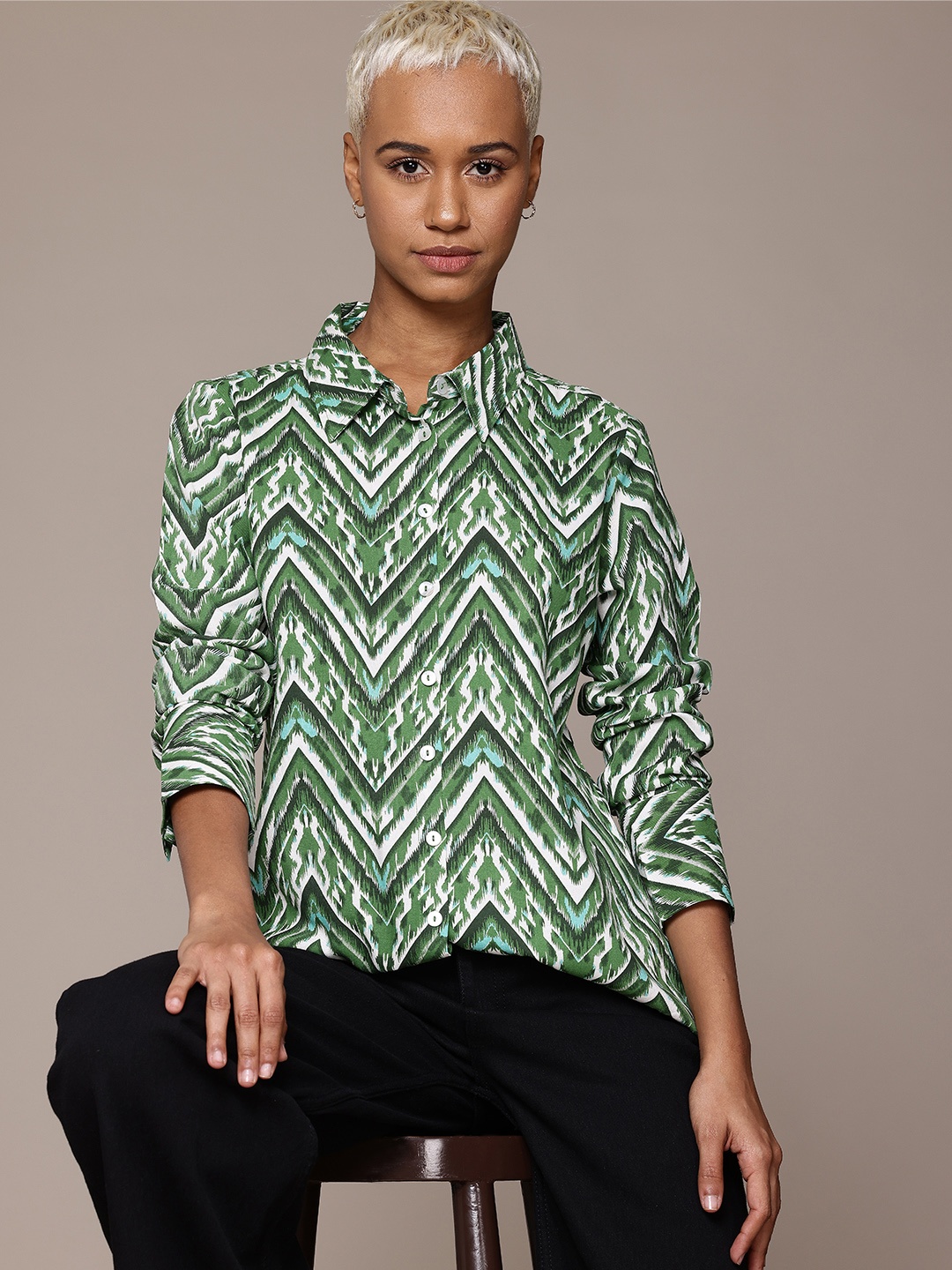 

The Roadster Lifestyle Co. Opaque Printed Casual Shirt, Green