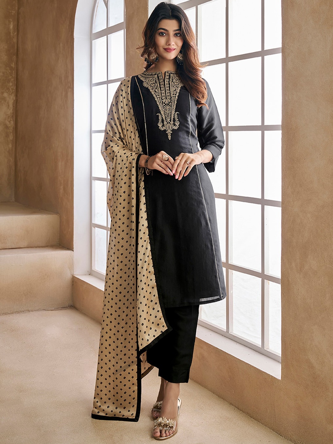 

Inddus Floral Yoke Design Regular Kurta with Trousers & Dupatta, Black