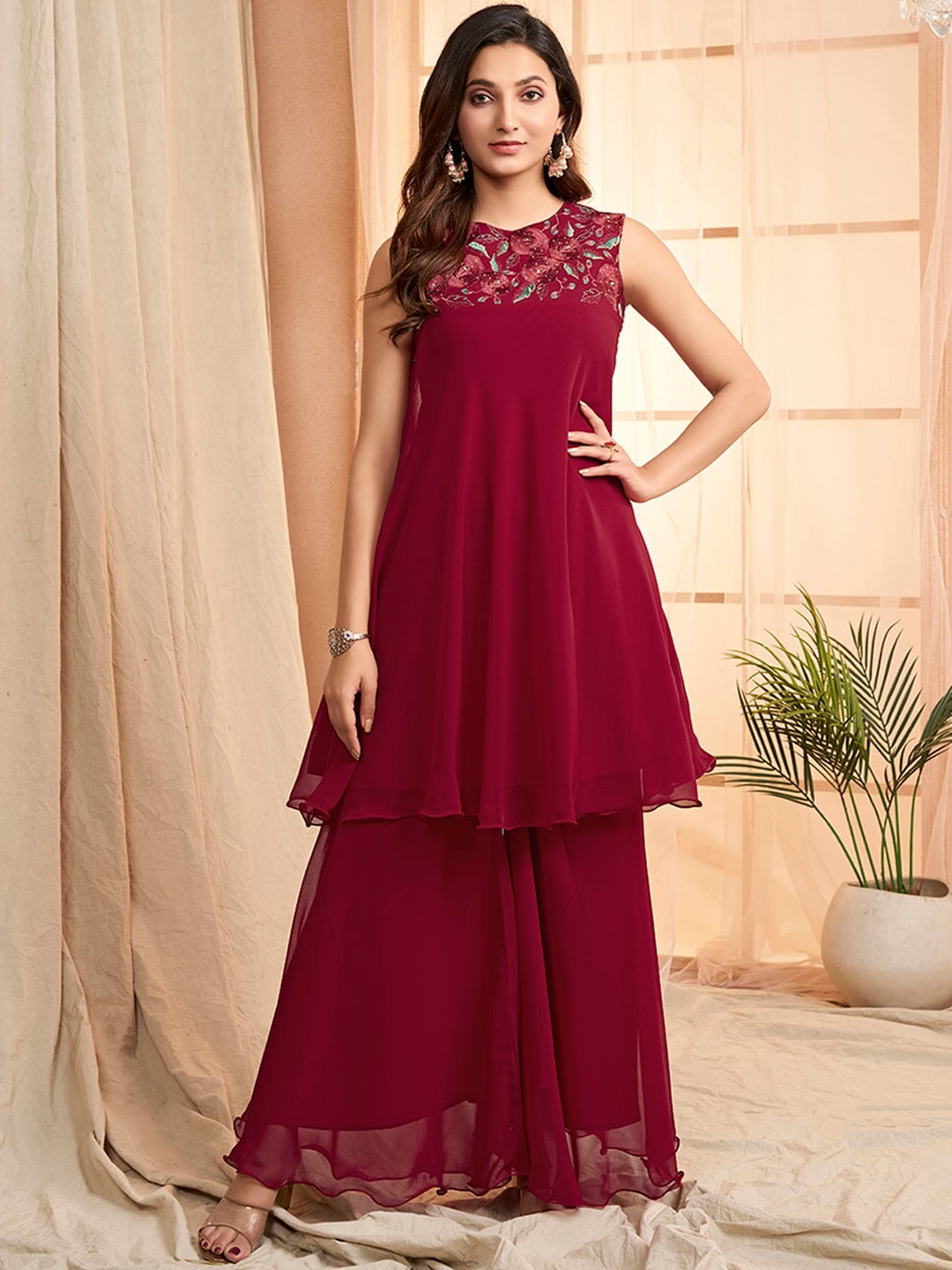 

Inddus Floral Embroidered Regular Thread Work Kurta with Palazzos, Maroon