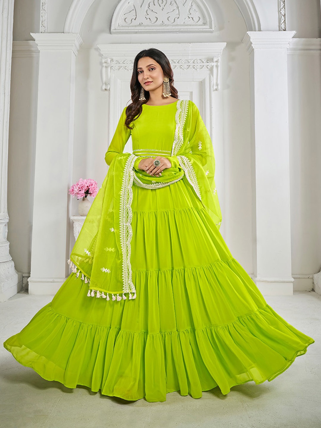 

Inddus Women Thread Embroidered Georgette Kurta with Dupatta and Belt, Green