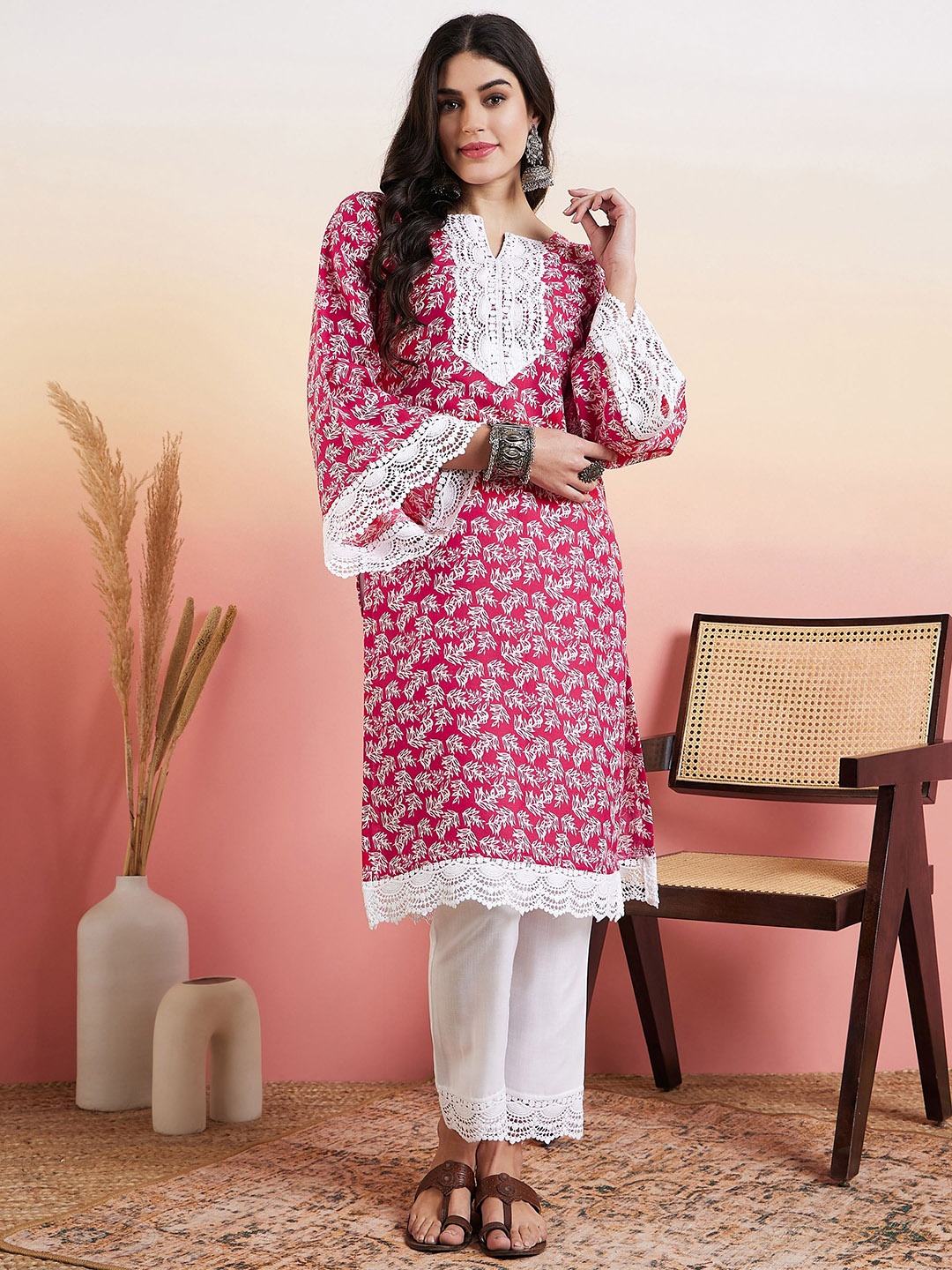 

Inddus Floral Printed Thread Work Straight Kurta, Pink
