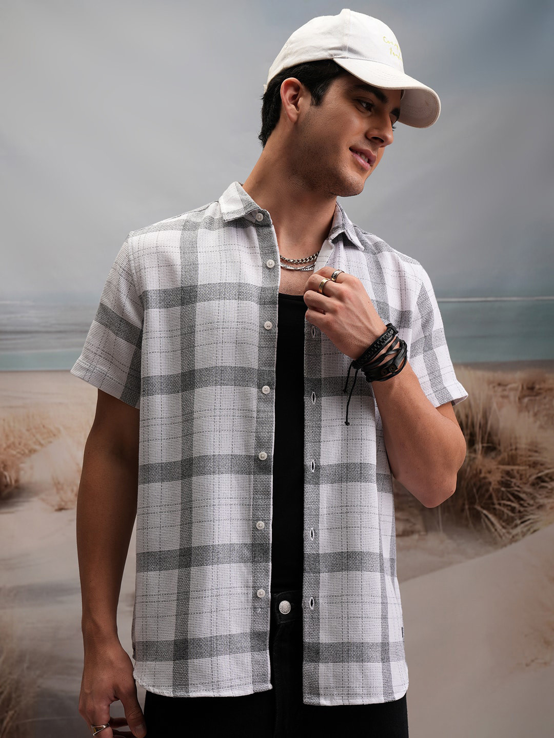 

LOCOMOTIVE Premium Grindle Yarn Mock Lino Dobby Textured Checked Regular Shirt, White