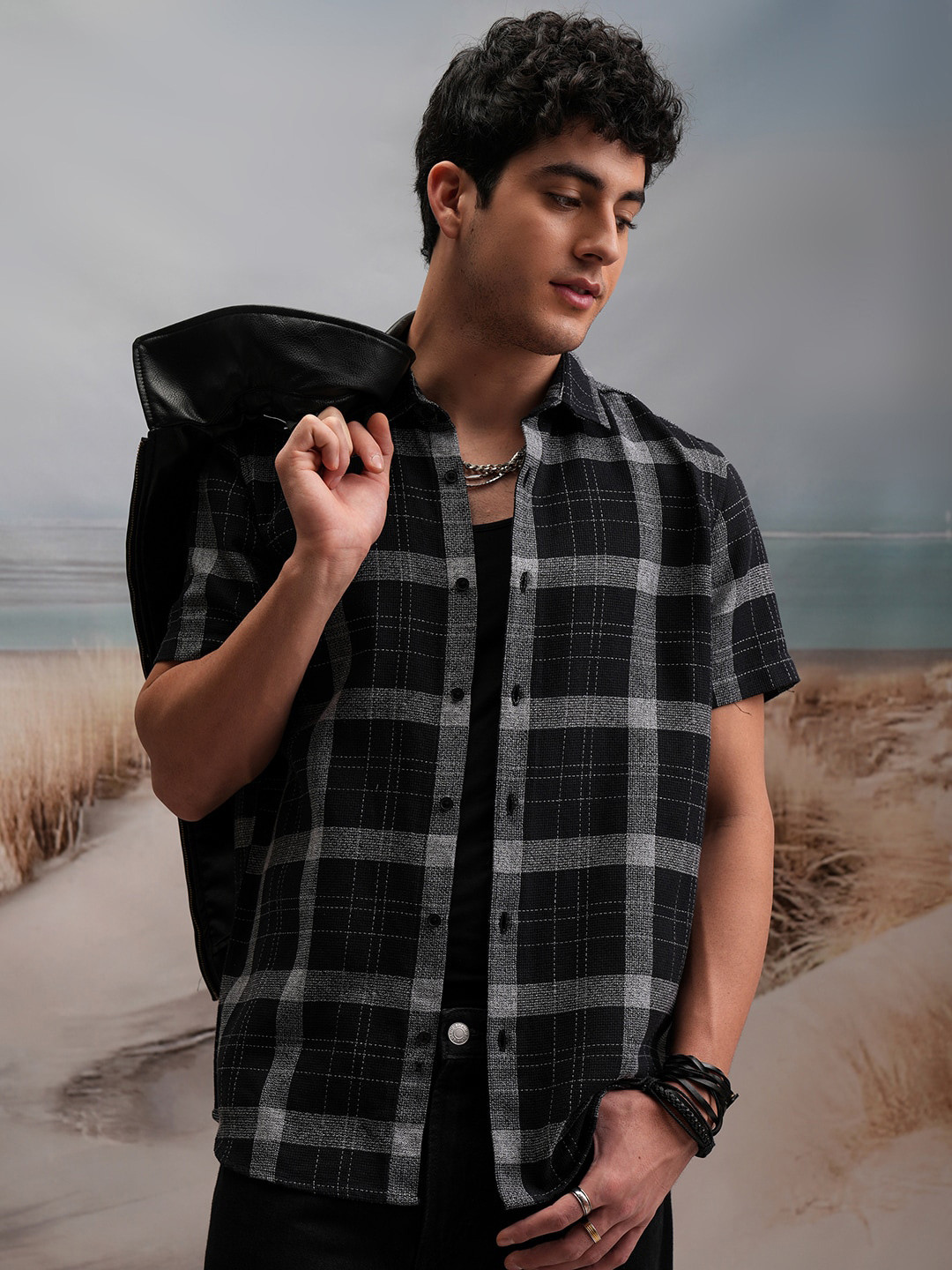 

LOCOMOTIVE Premium Grindle Yarn Mock Lino Dobby Textured Checked Regular Shirt, Black