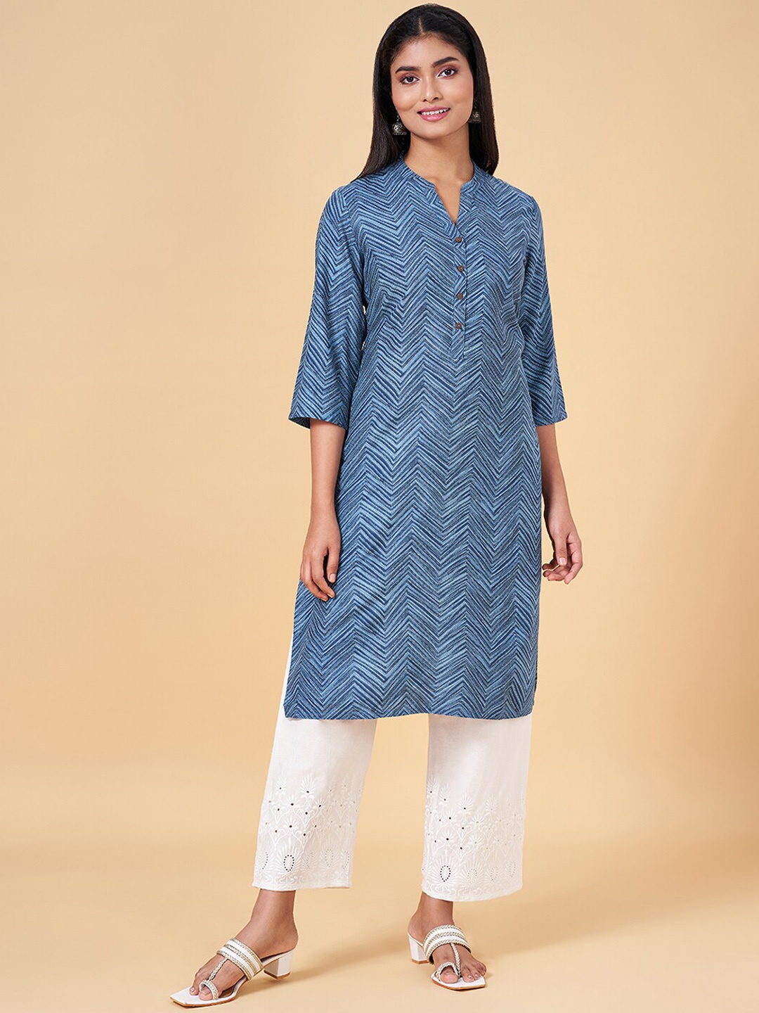 

RANGMANCH BY PANTALOONS Chevron Shirt Collar Striped Kurta, Blue