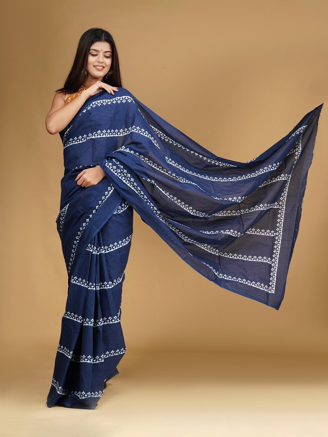 

clothonus Ethnic Motifs Printed Pure Cotton Block Print Saree, Blue