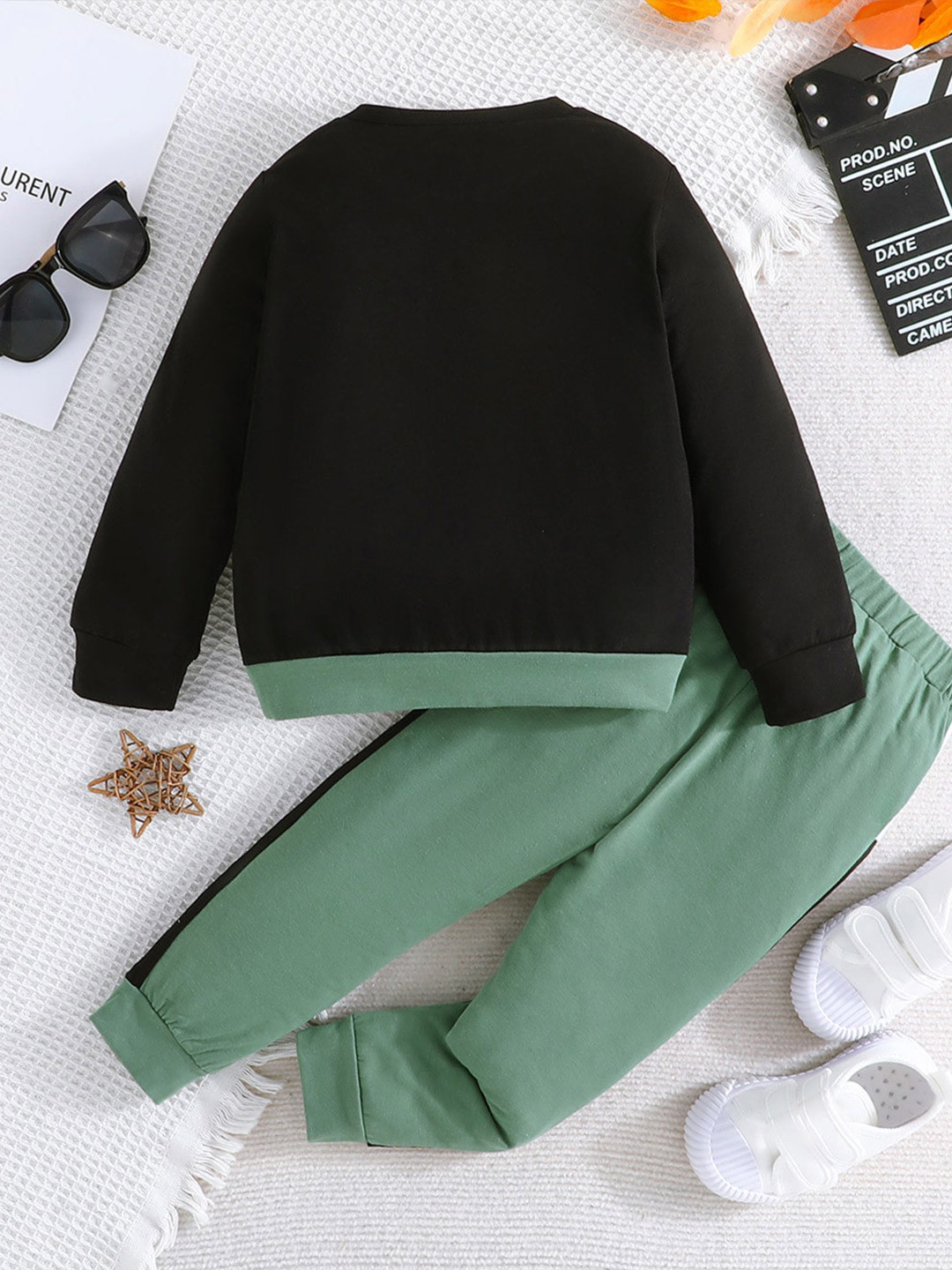 

StyleCast Green Boys Colourblocked Sweatshirt with Pyjamas