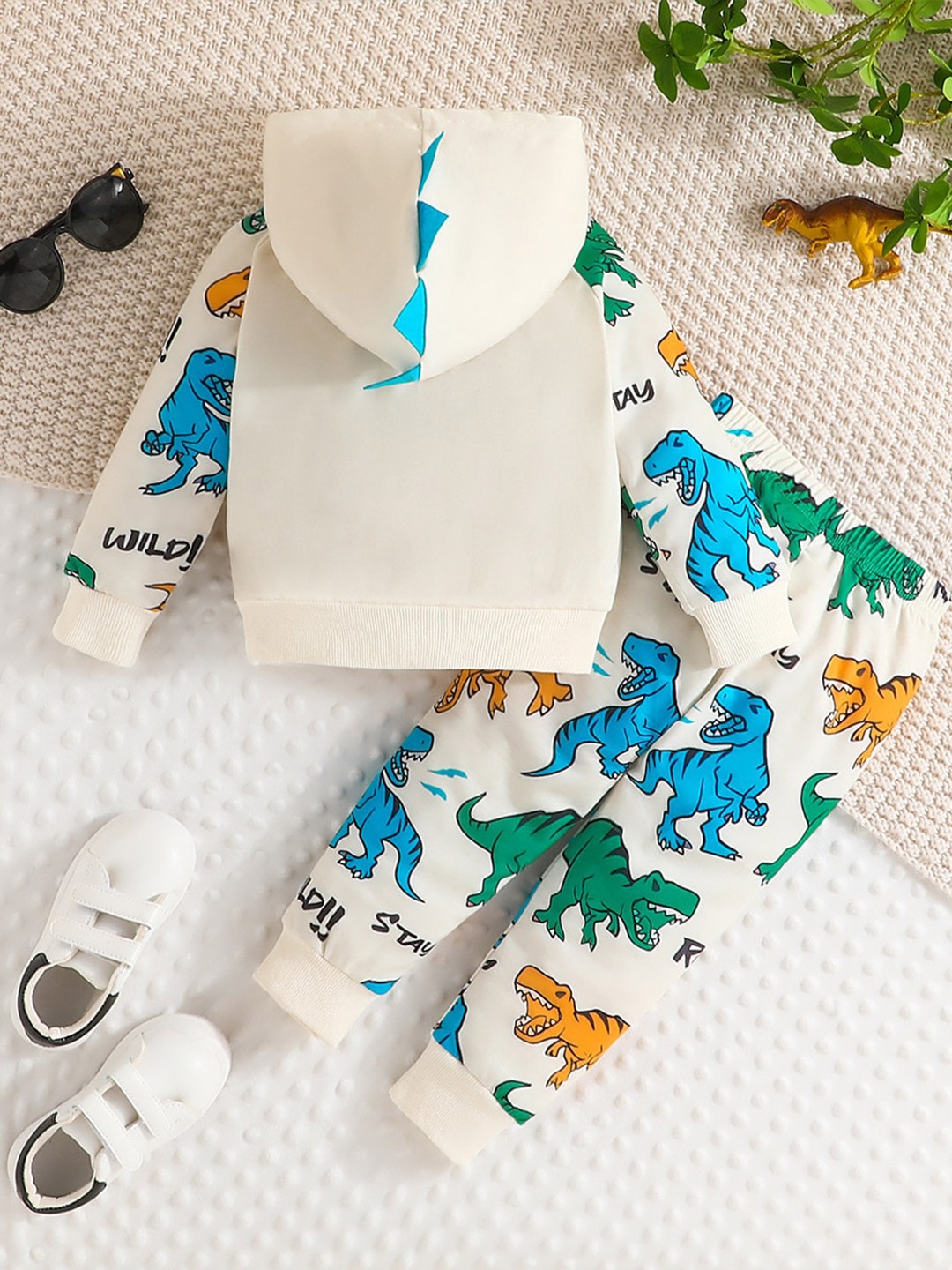

StyleCast Off White Boys Printed Sweatshirt with Pyjamas