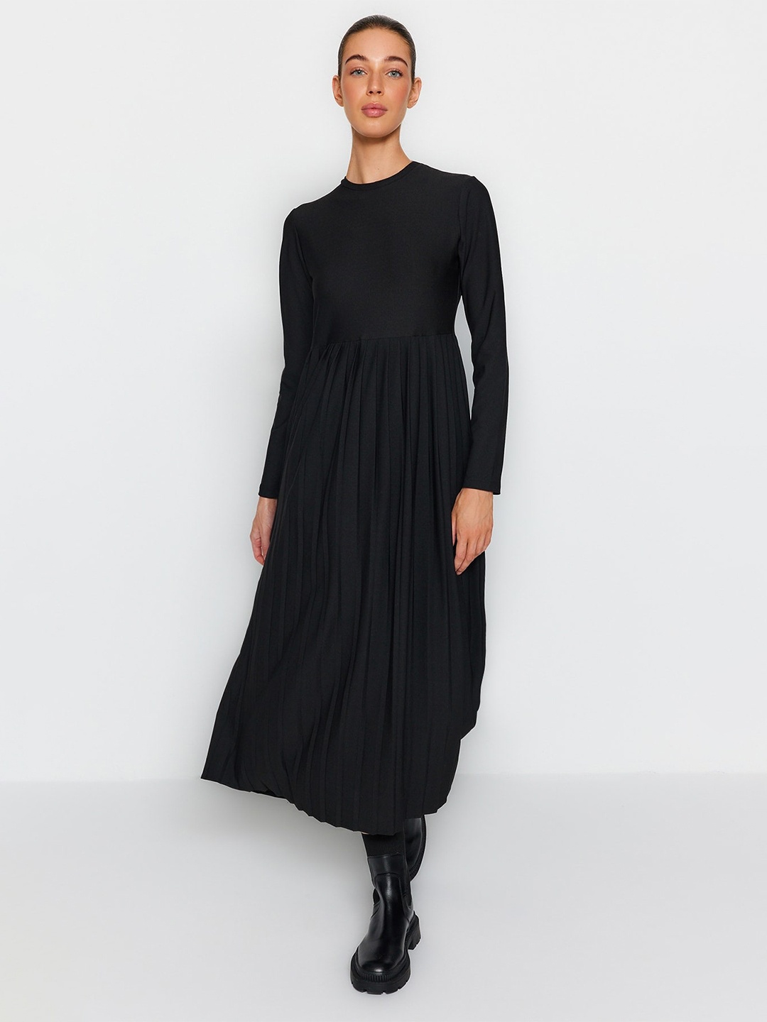 

Trendyol Round Neck Long Sleeves Fit & Flare Midi Dress, Na