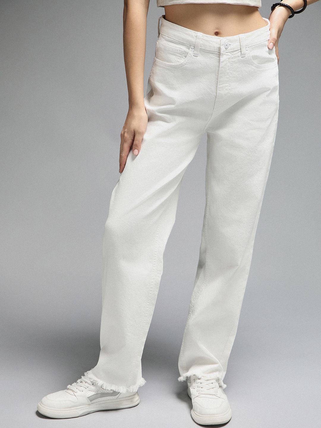 

High Star Women 90's Straight Fit High-Rise Clean Look Stretchable Jeans, Off white