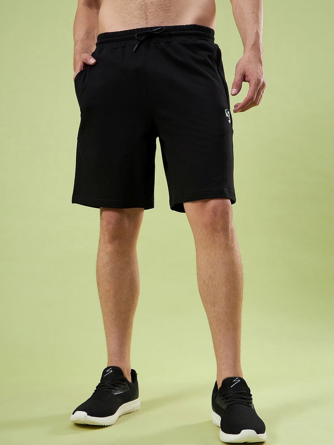 

UNPAR Men Mid Rise Regular Fit Sports Shorts, Black