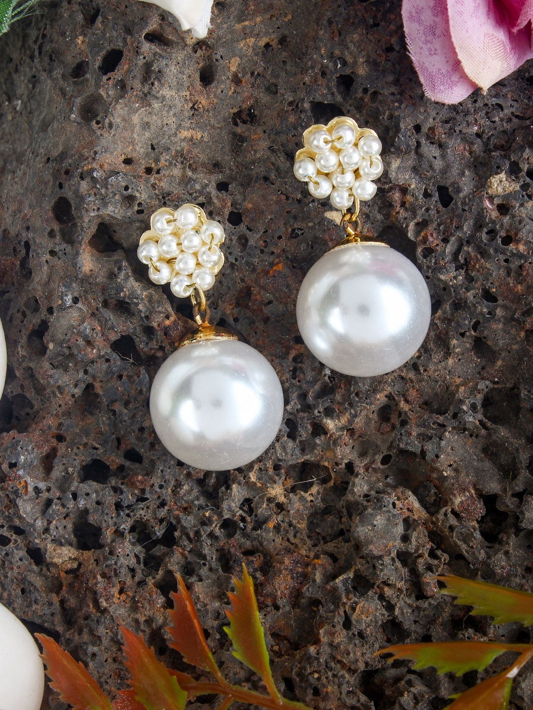 

DressBerry White Contemporary Brass Studs Earrings