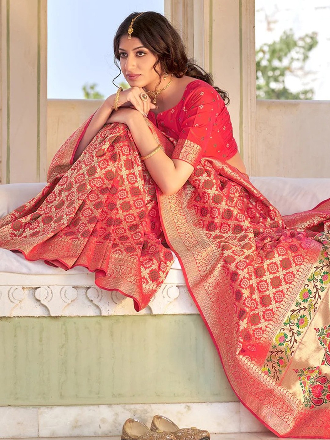 

CANIZZARO Ethnic Motifs Woven Design Zari Pure Silk Bandhani Saree, Red