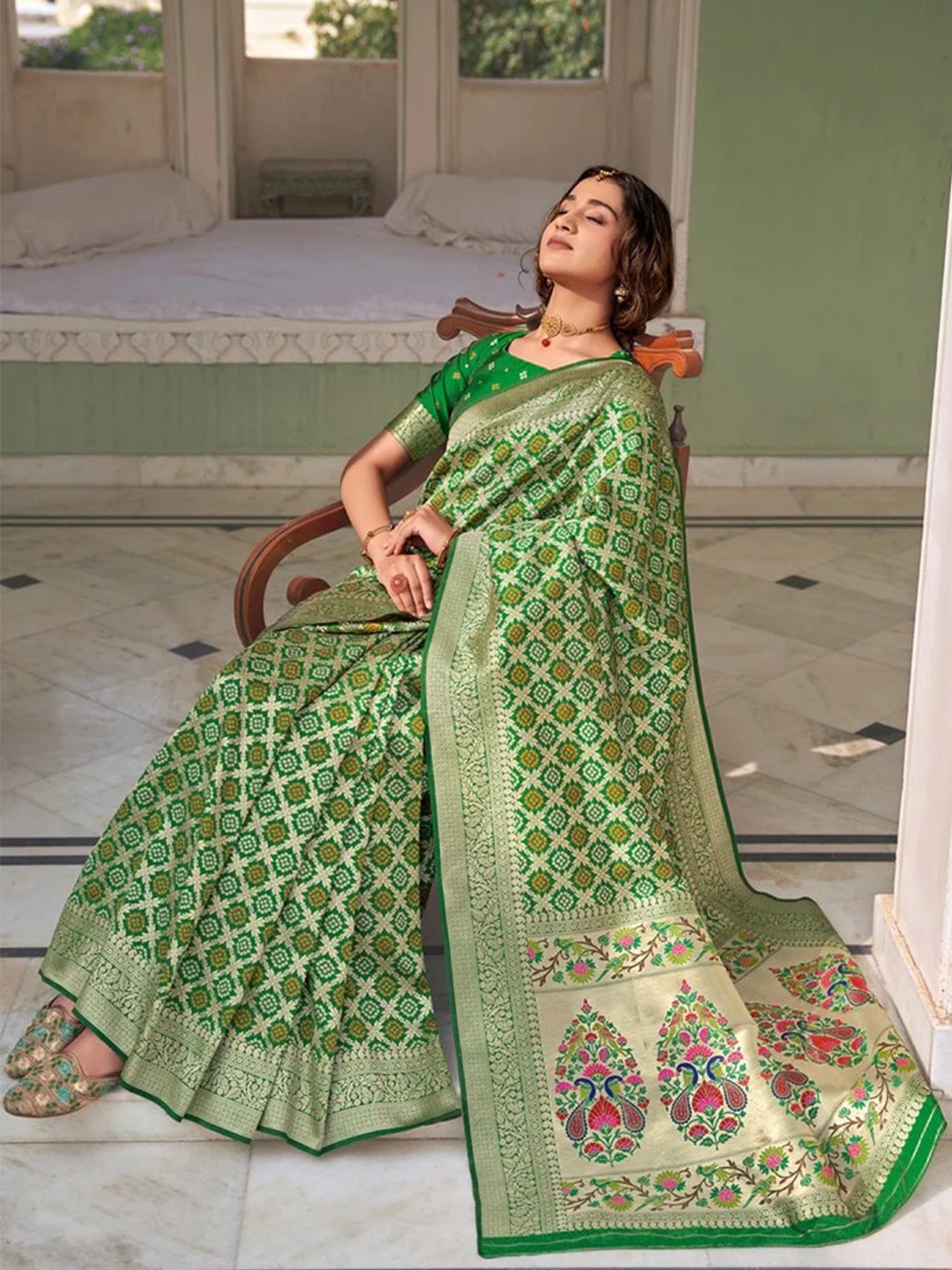 

CANIZZARO Ethnic Motifs Woven Design Zari Pure Silk Bandhani Saree, Green