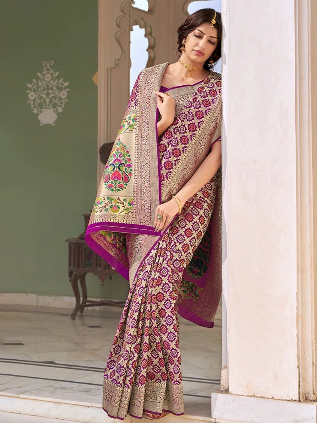 

CANIZZARO Woven Design Ethnic Motifs Zari Pure Silk Bandhani Saree, Magenta