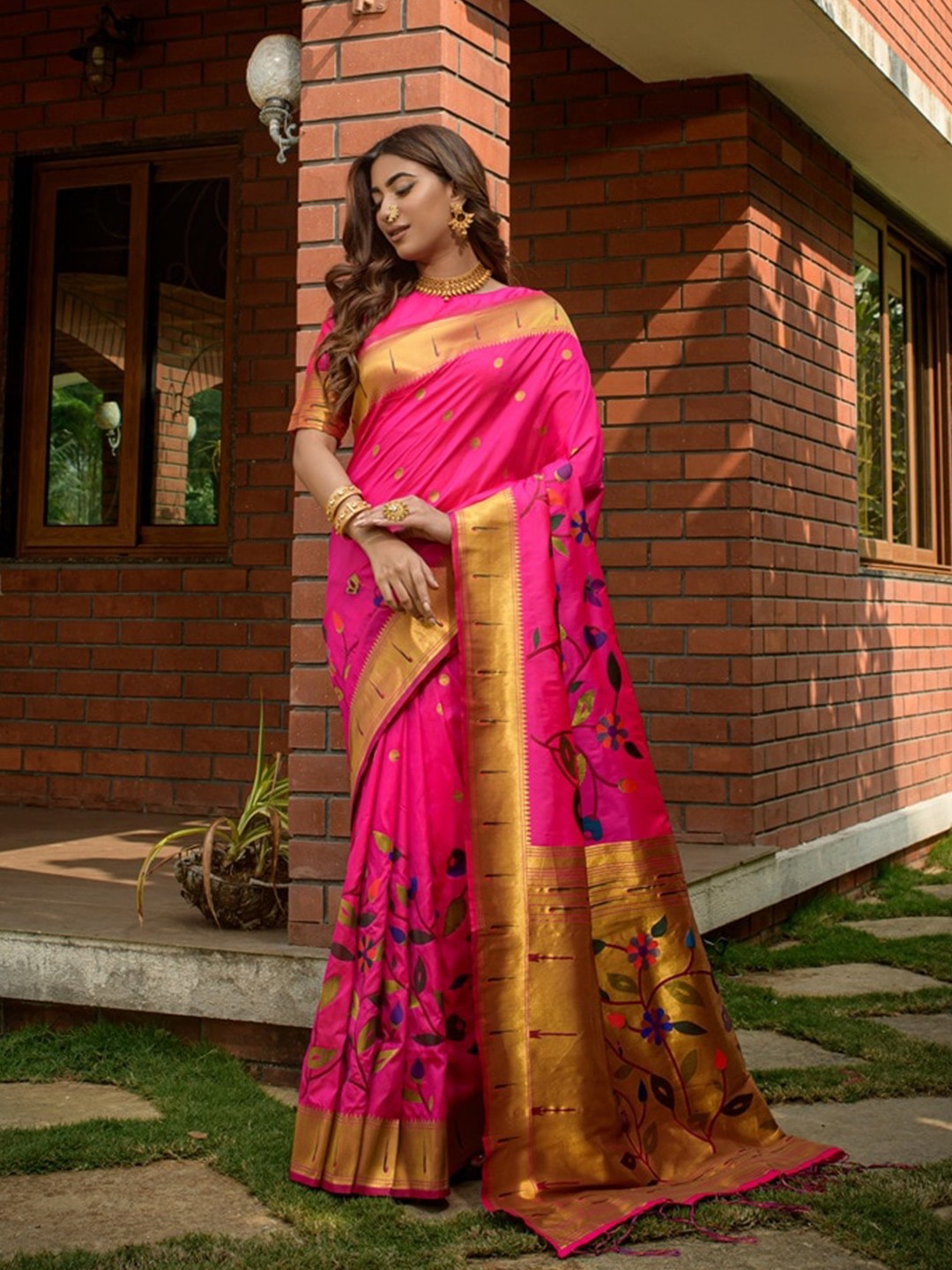 

CANIZZARO Ethnic Motifs Woven Design Zari Pure Silk Paithani Saree, Pink