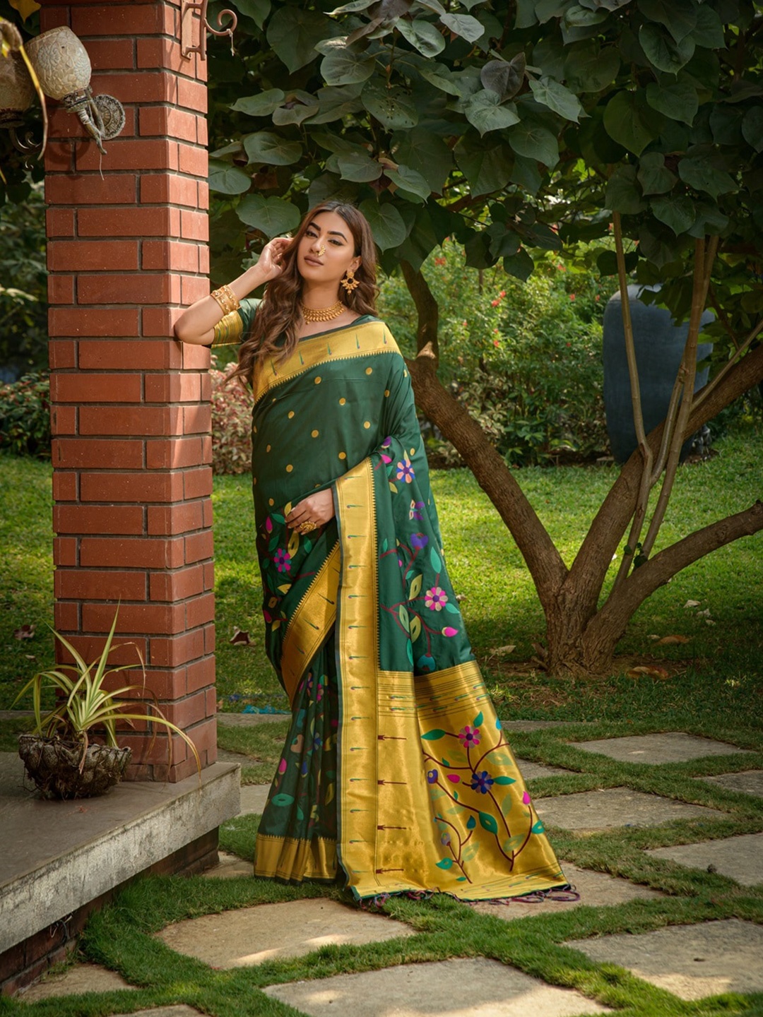 

CANIZZARO Ethnic Motifs Woven Design Zari Pure Silk Paithani Saree, Green