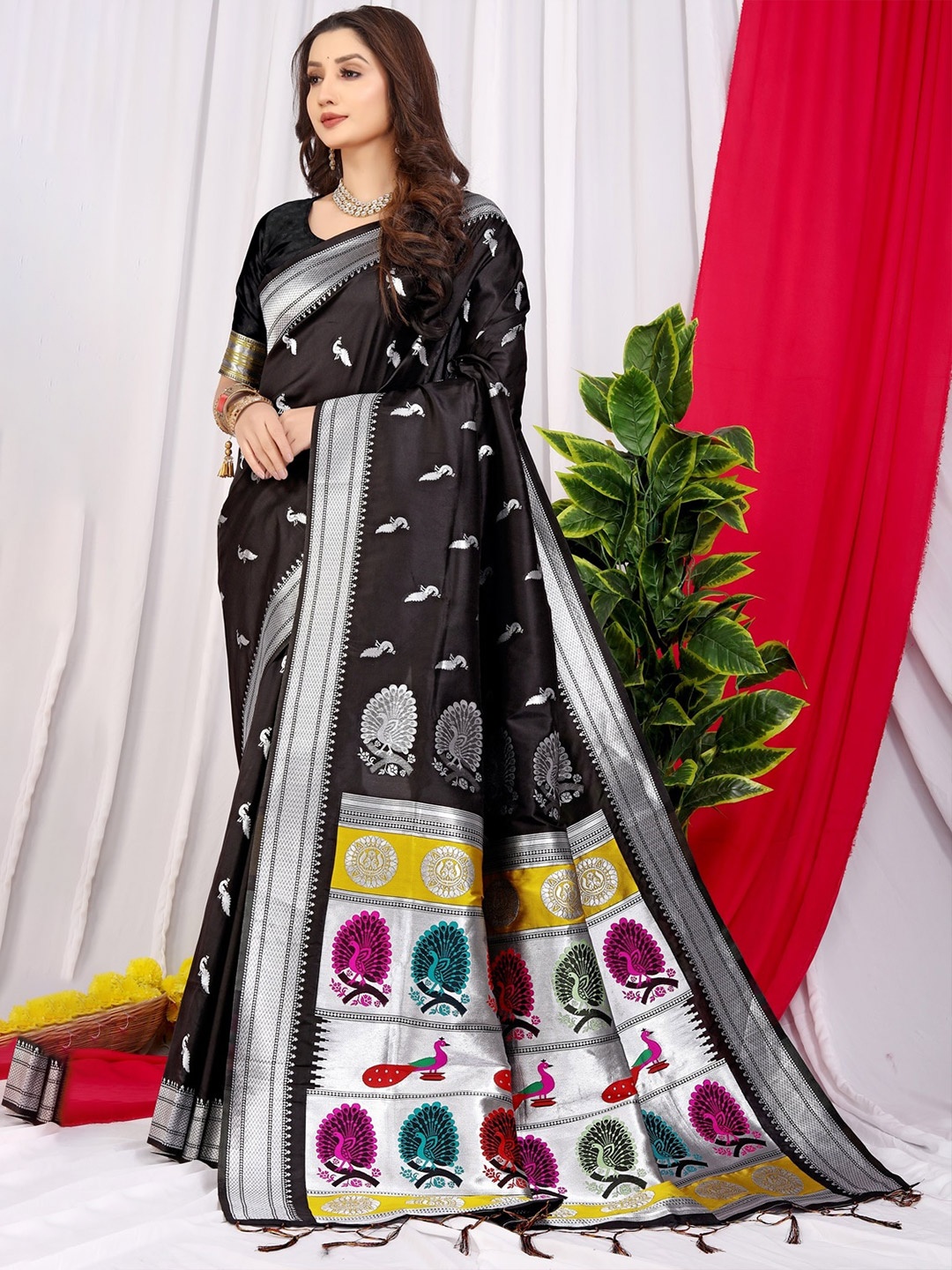 

CANIZZARO Ethnic Motifs Woven Design Zari Pure Silk Paithani Saree, Black