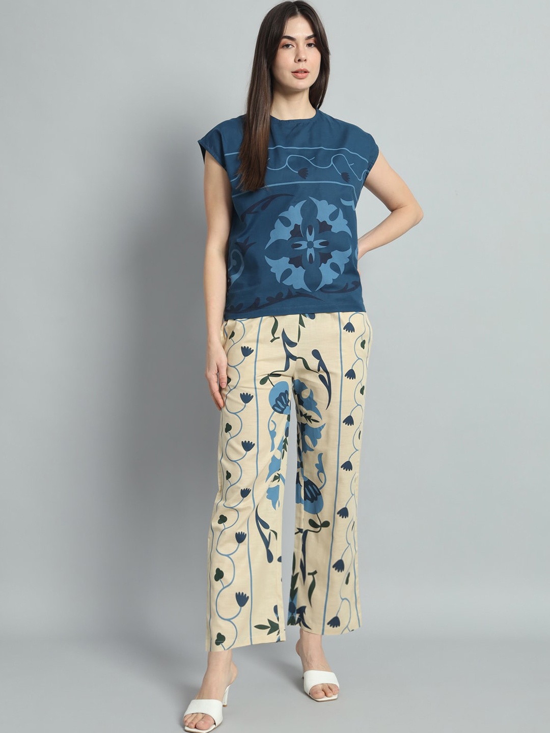 

NEWD Floral Printed T-Shirt With Trouser, Blue