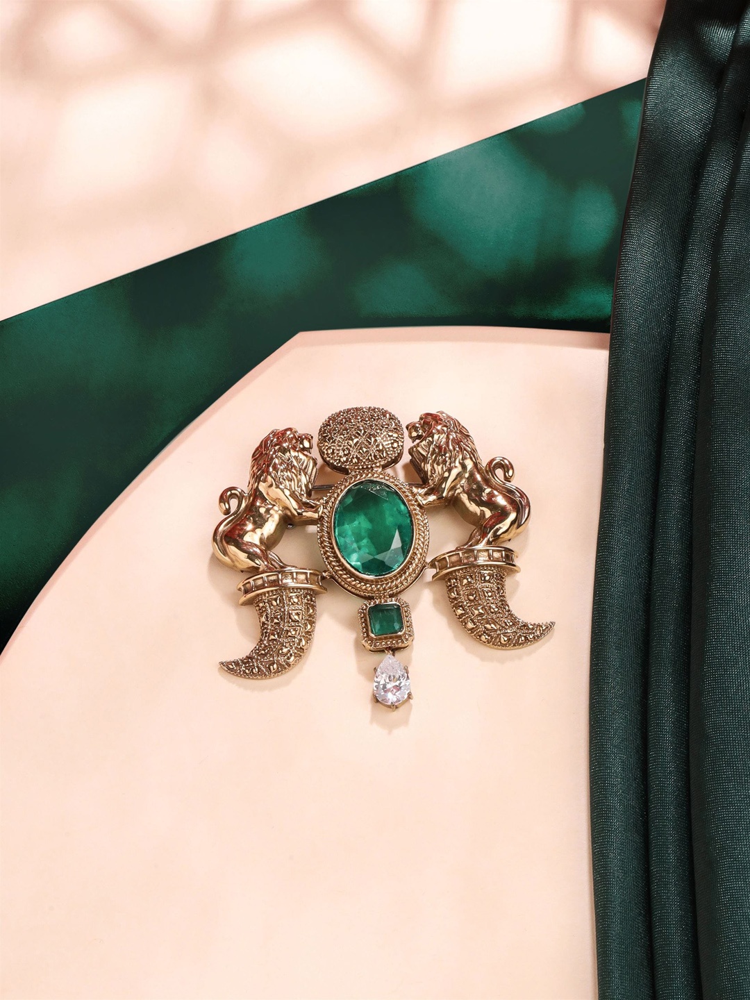 

COSA NOSTRAA Brass Shehenshah-e-Jungler-Charm Statement Brooch, Gold