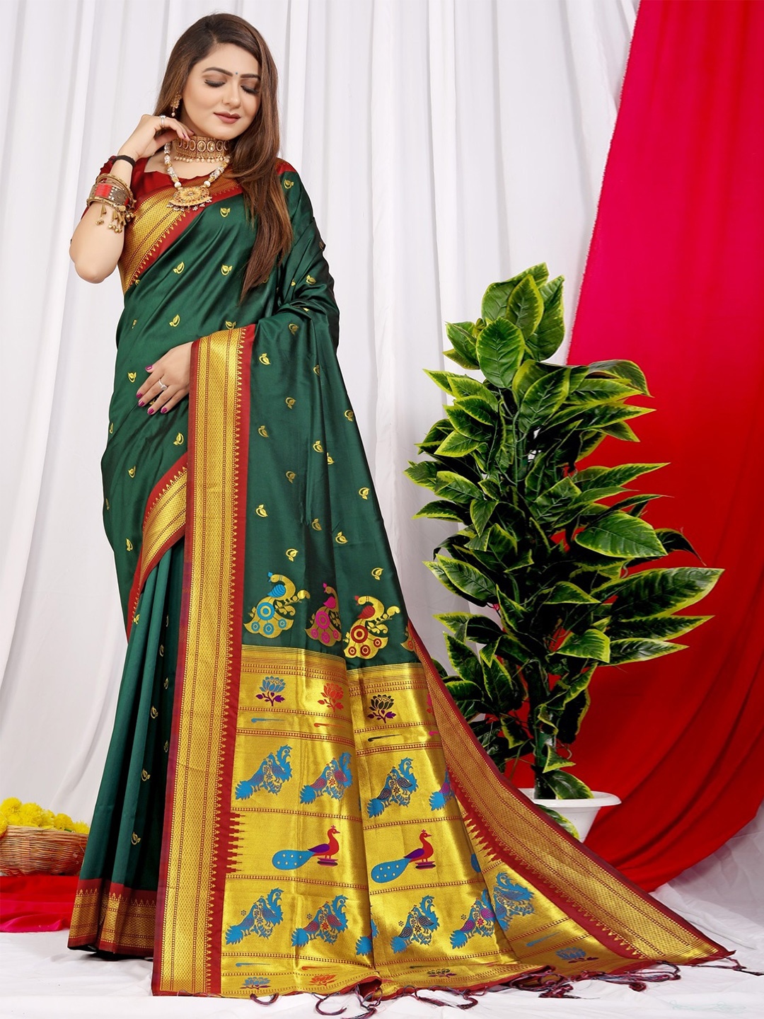

CANIZZARO Ethnic Motifs Zari Pure Silk Paithani Saree, Green