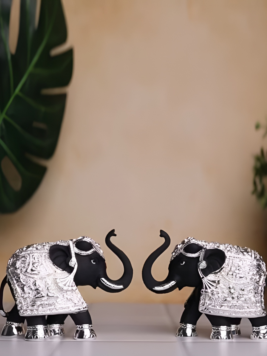 

krishnagallery1 Black Figurine Showpiece