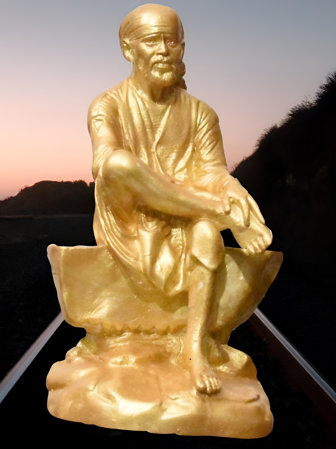 

krishnagallery1 Gold-Toned Showpiece