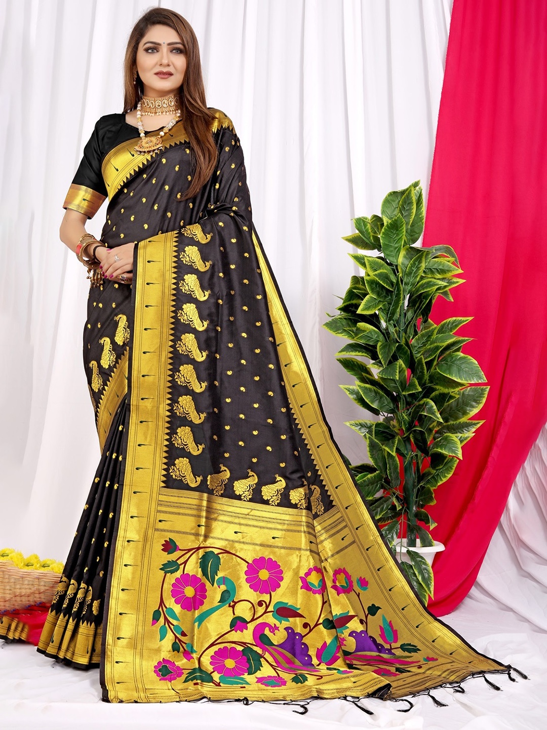 

CANIZZARO Ethnic Woven Design Zari Pure Silk Paithani Saree, Black