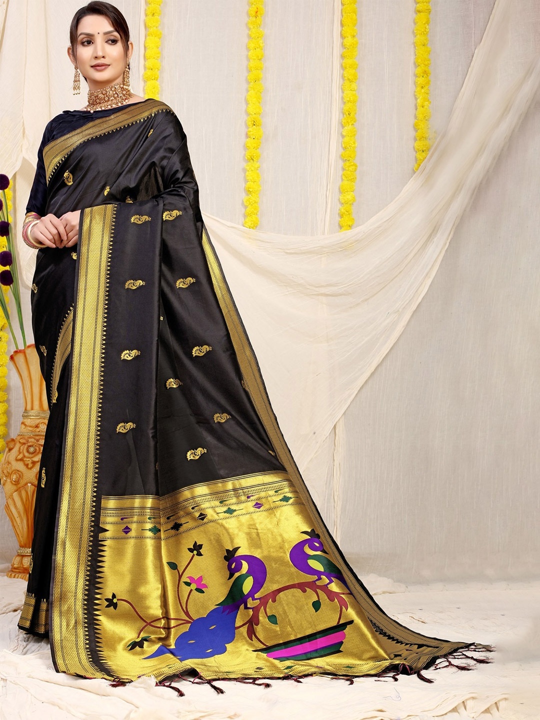

CANIZZARO Ethnic Motifs Woven Design Zari Pure Silk Paithani Saree, Black