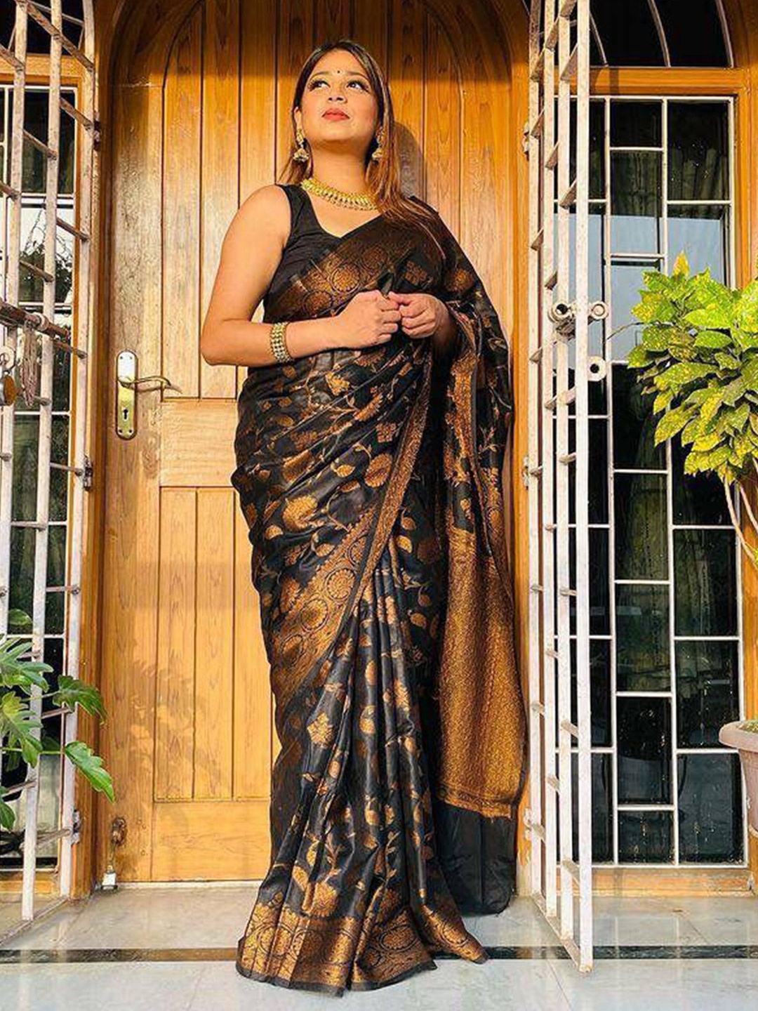 

bansari textiles Floral Woven Design Zari Pure Silk Kanjeevaram Saree, Black