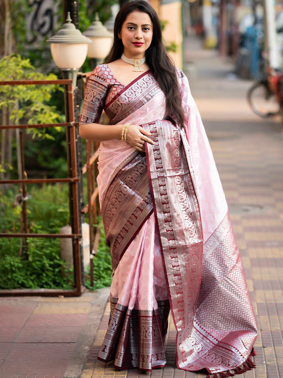 

Mitera Ethnic Motifs Woven Design Zari Banarasi Saree, Pink