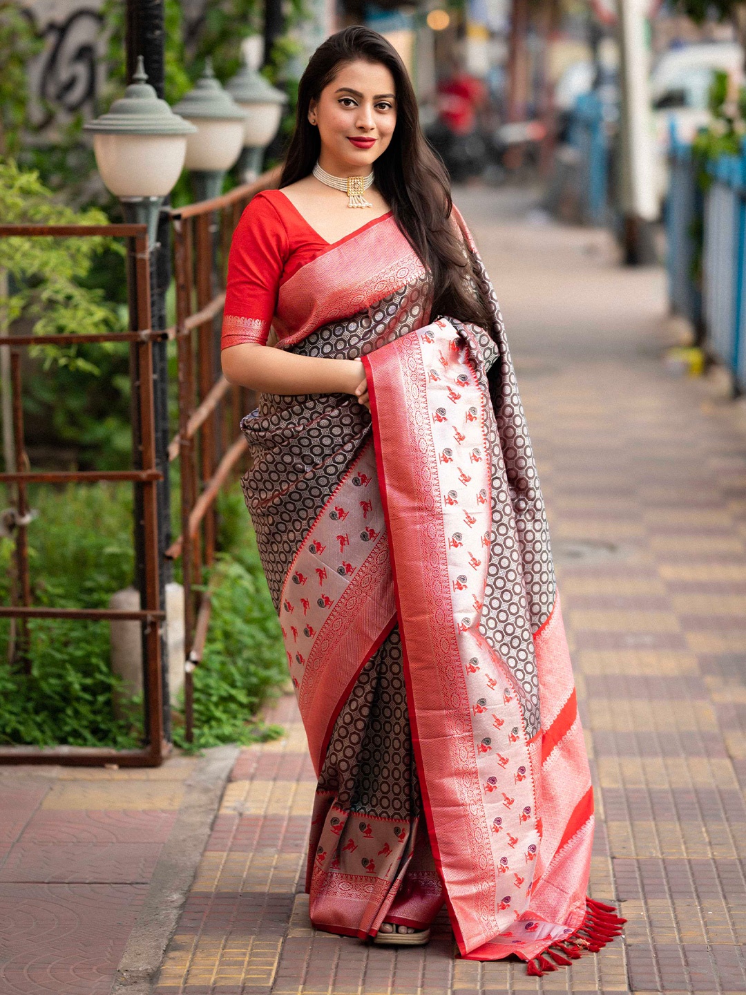 

Mitera Ethnic Motifs Woven Design Zari Banarasi Saree, Brown