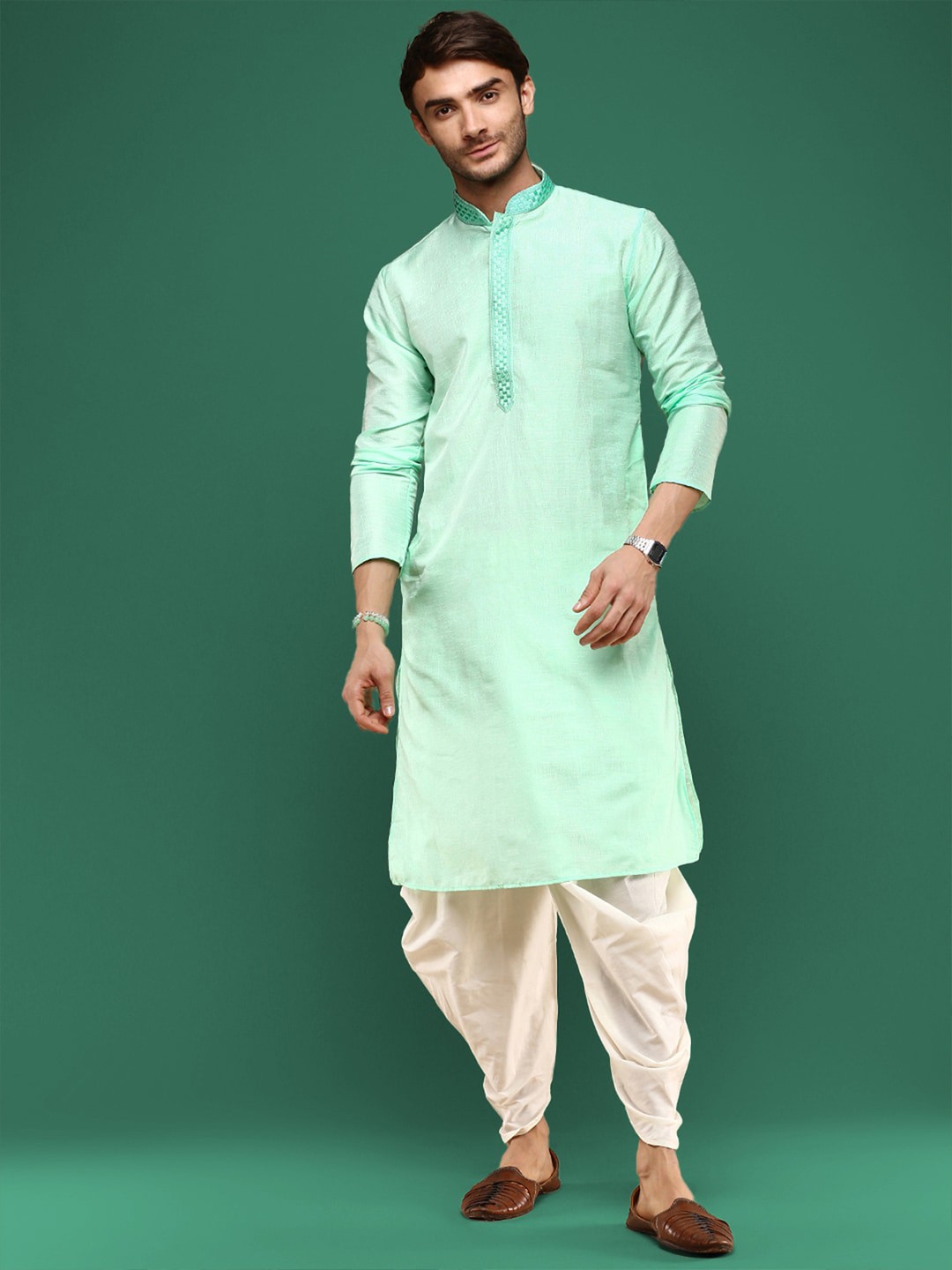 

Sangria Mandarin Collar Long Sleeves Straight Kurta, Green