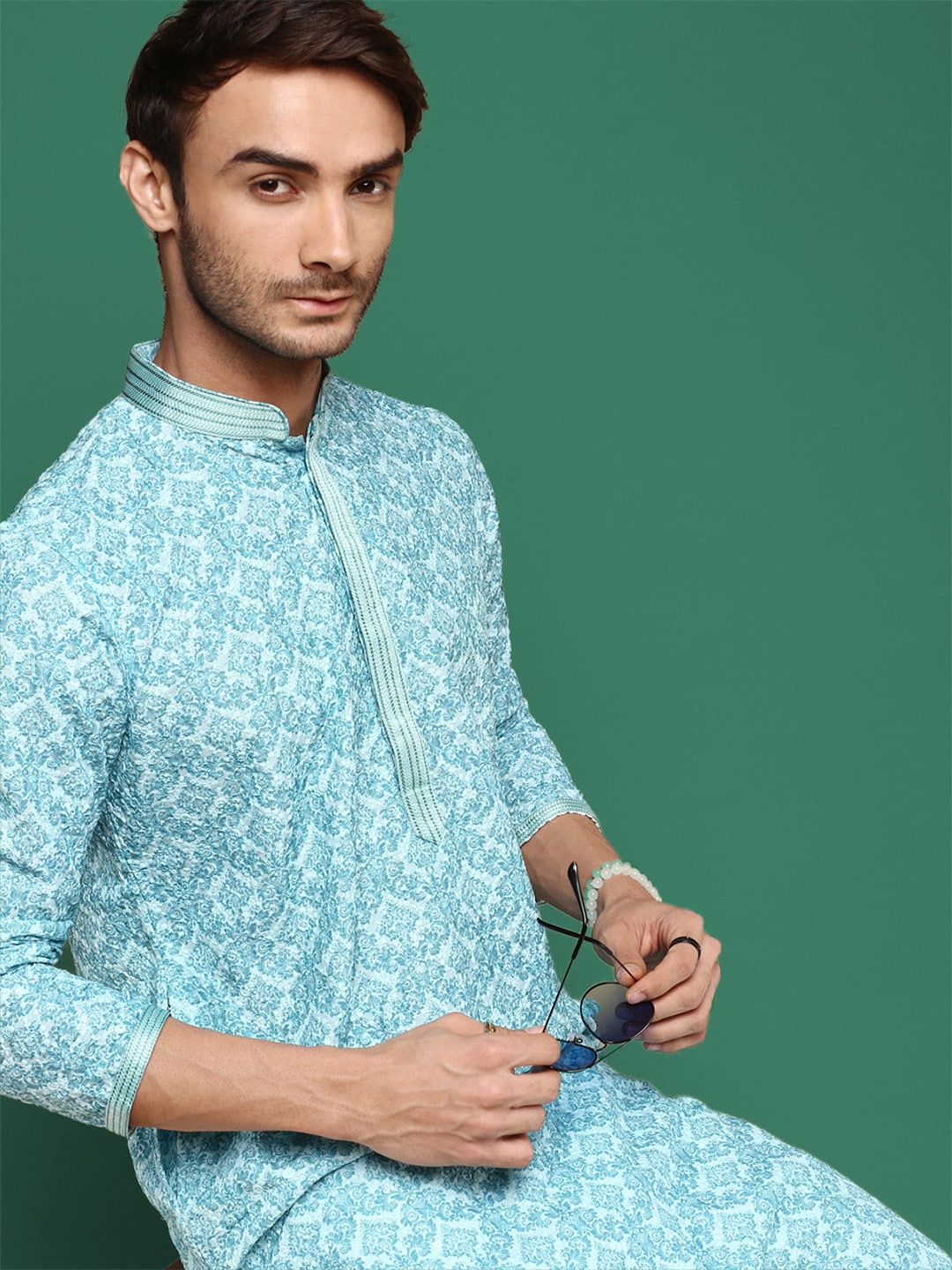 

Sangria mandarin Collar Long Sleeves Embroidered Straight Kurtas, Blue