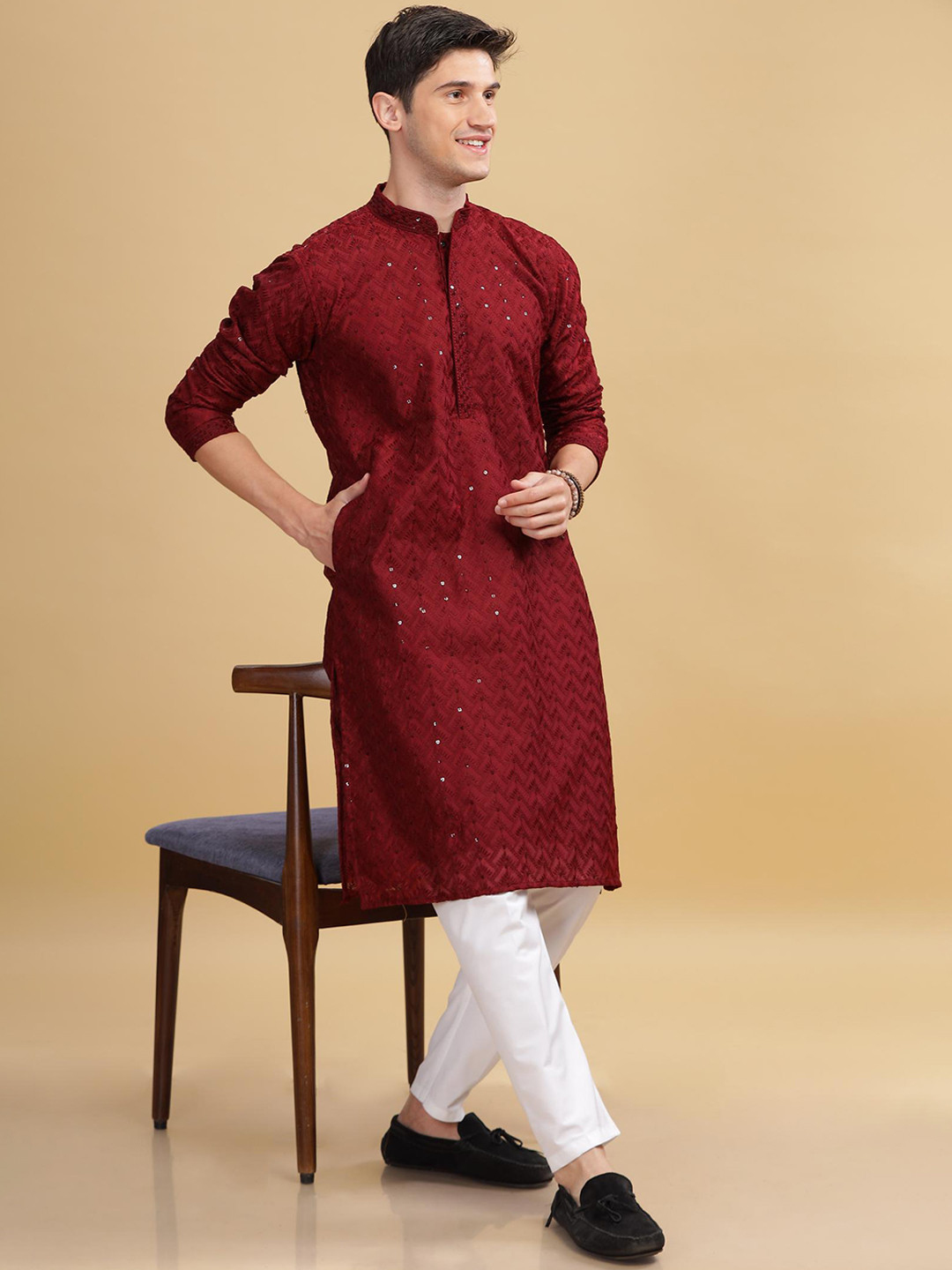 

Anouk Men Cotton Embroidered Sequence Kurta, Burgundy