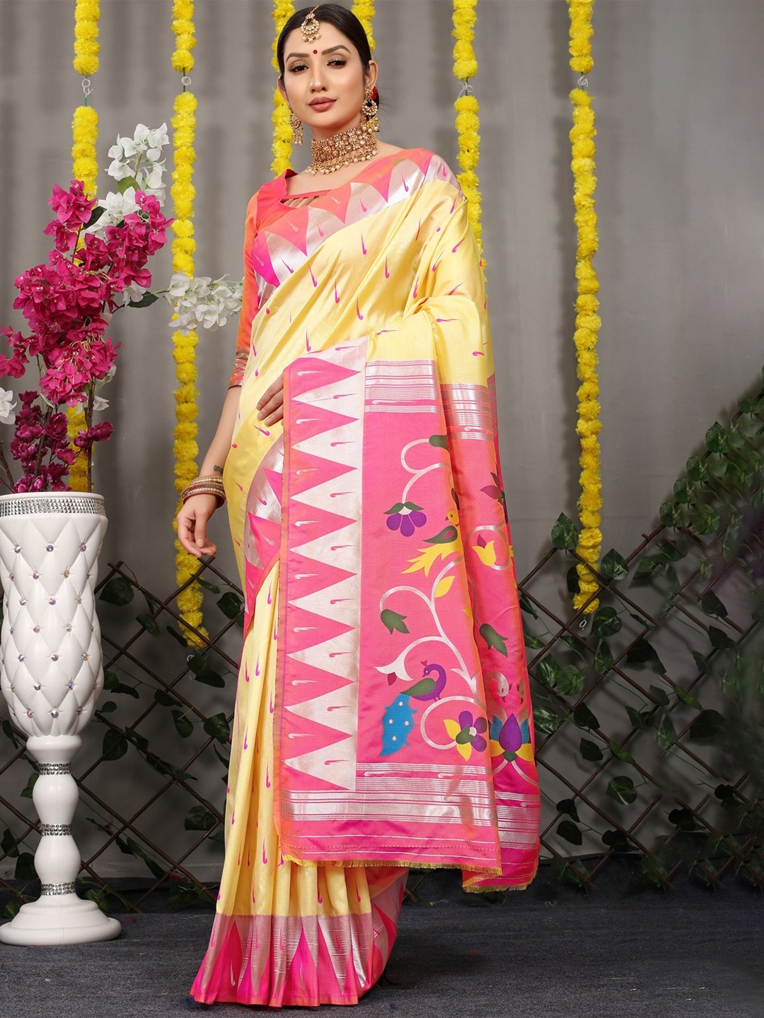 

CANIZZARO Floral Woven Design Zari Pure Silk Paithani Saree, Yellow